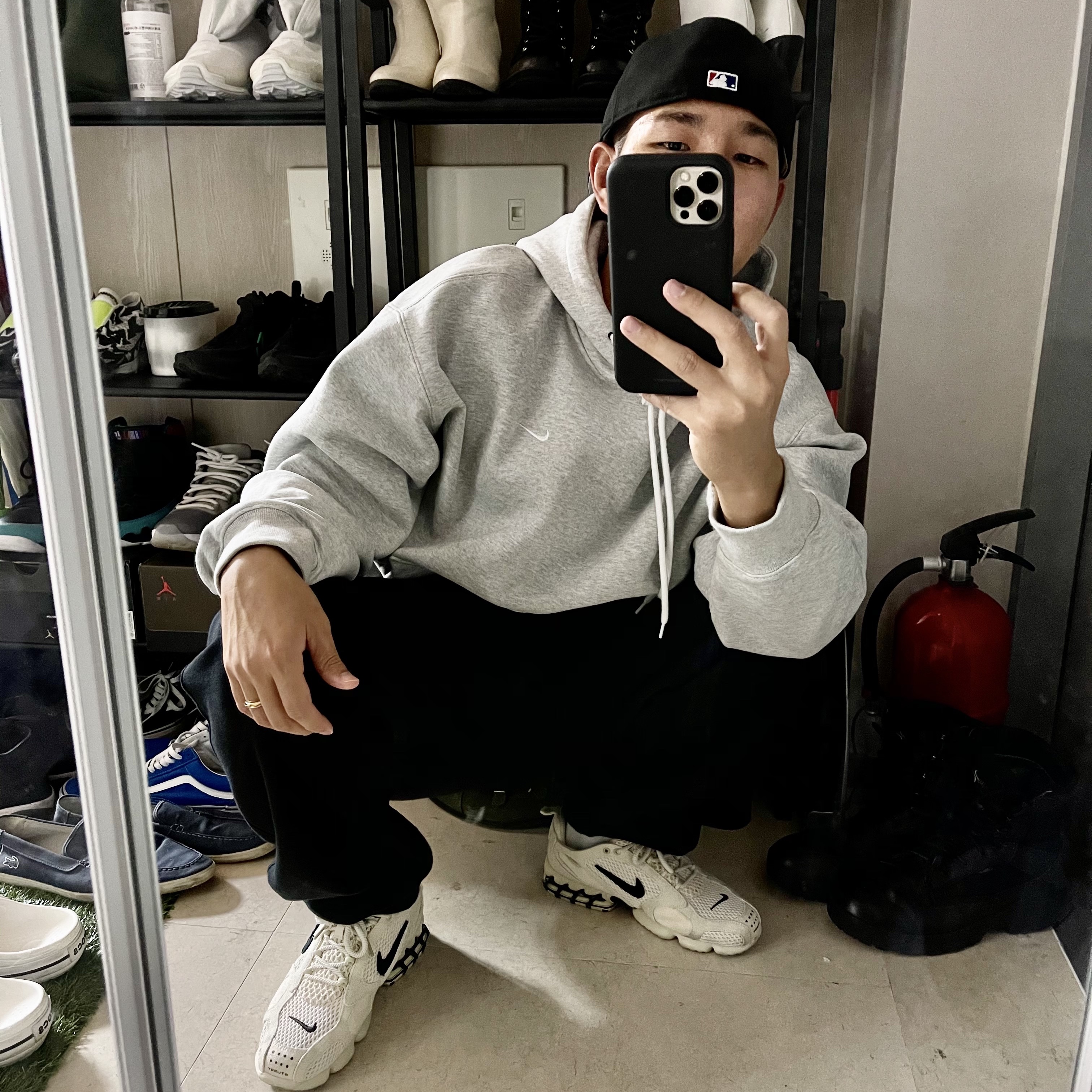 Nike x Stussy Air Zoom Spiridon Cage 2 Fossil, Nike M NRG Hoodie Grey Heather 착용 스타일