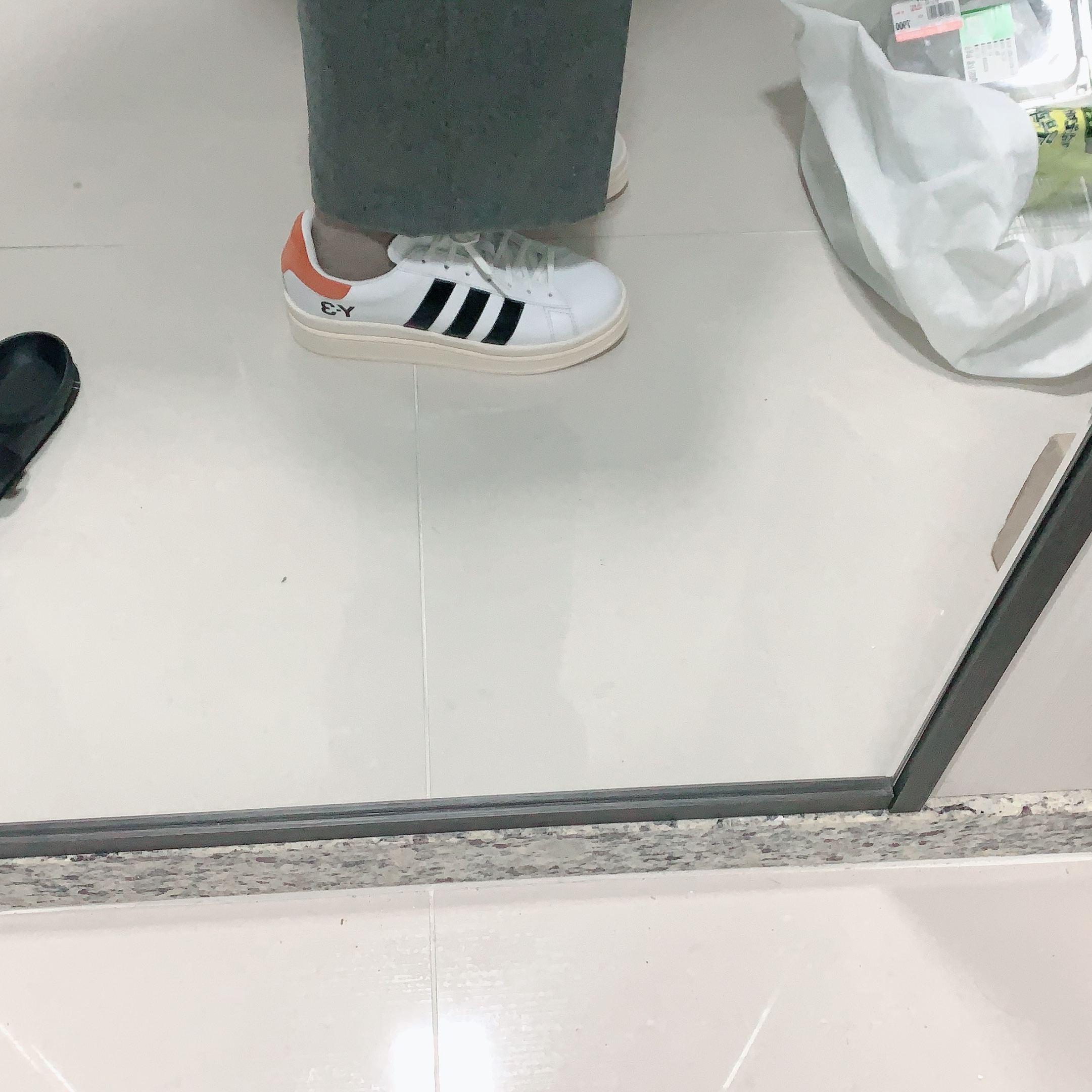 Y-3 Hicho White Black Red, Jordan 1 Retro High OG Black Mocha 착용 스타일 - 3