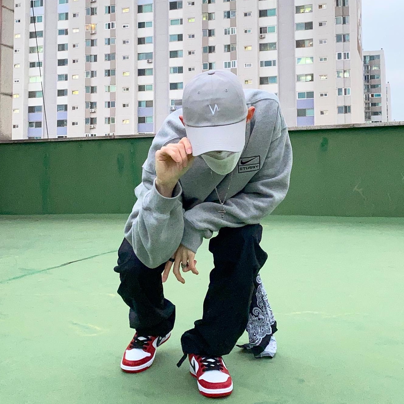 Nike SB Dunk Low Pro Chicago, Nike x Stussy NRG BR Crew Fleece Grey 착용 스타일