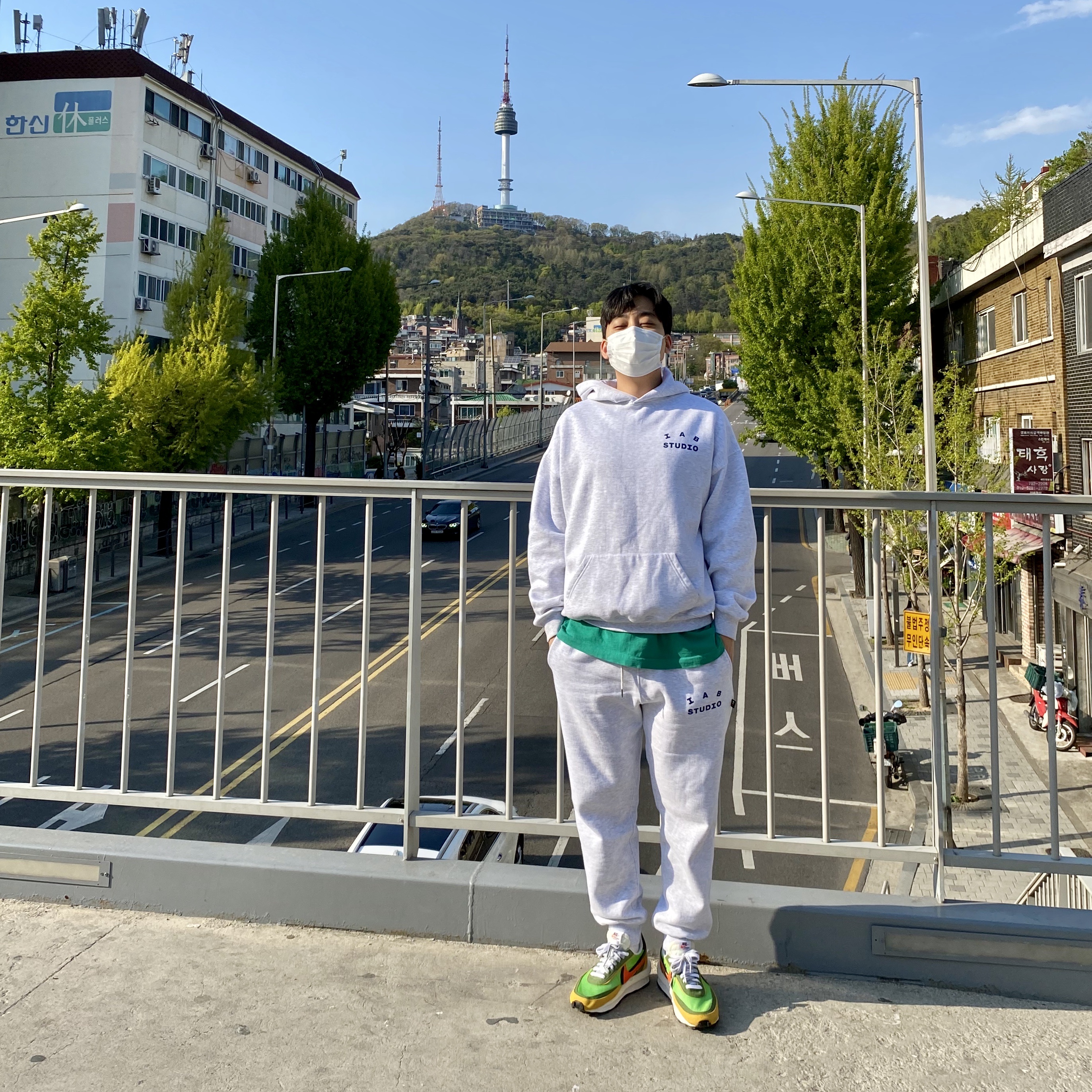 Nike x Sacai LDWaffle Green Multi 착용 스타일