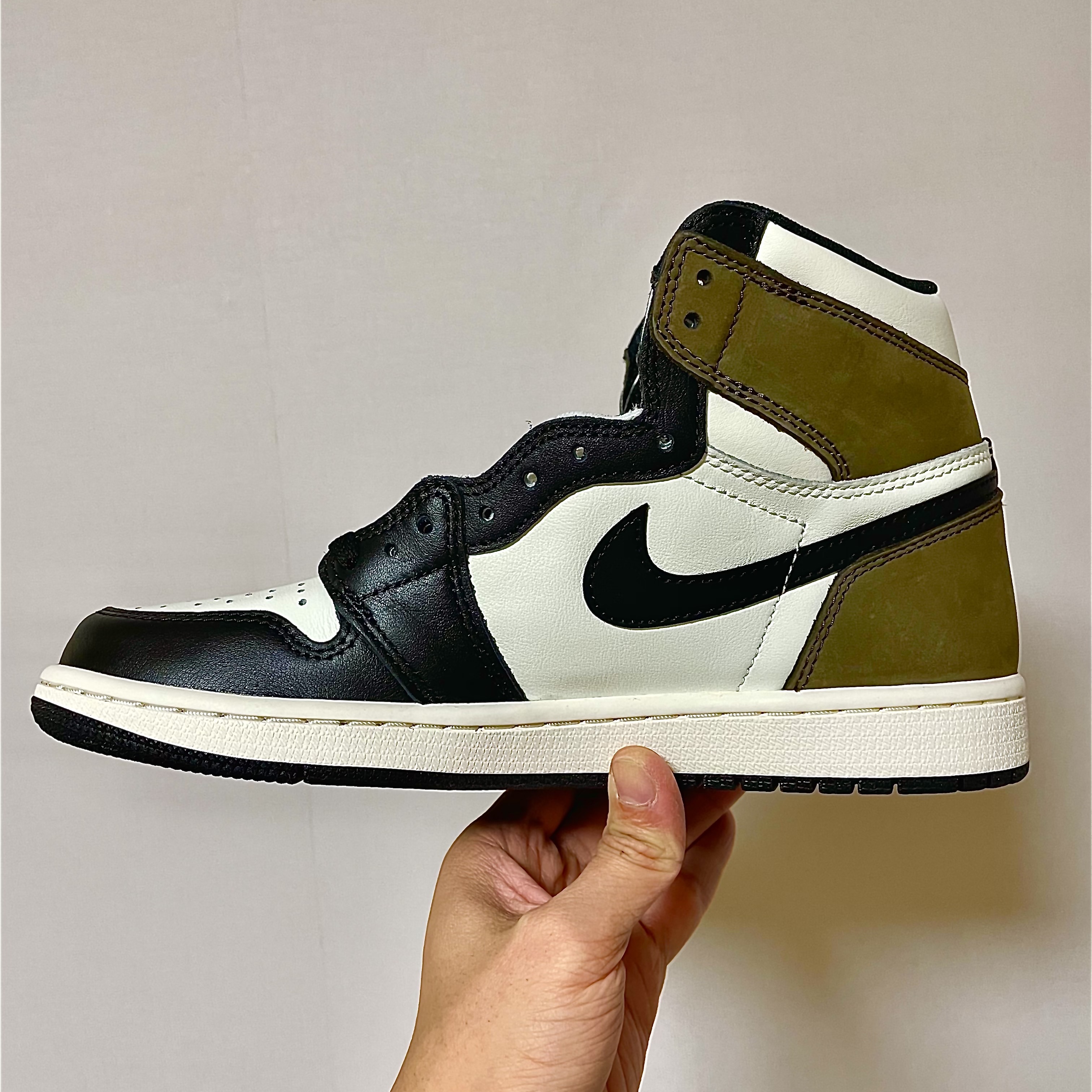 Jordan 1 Retro High OG Black Mocha 착용 스타일
