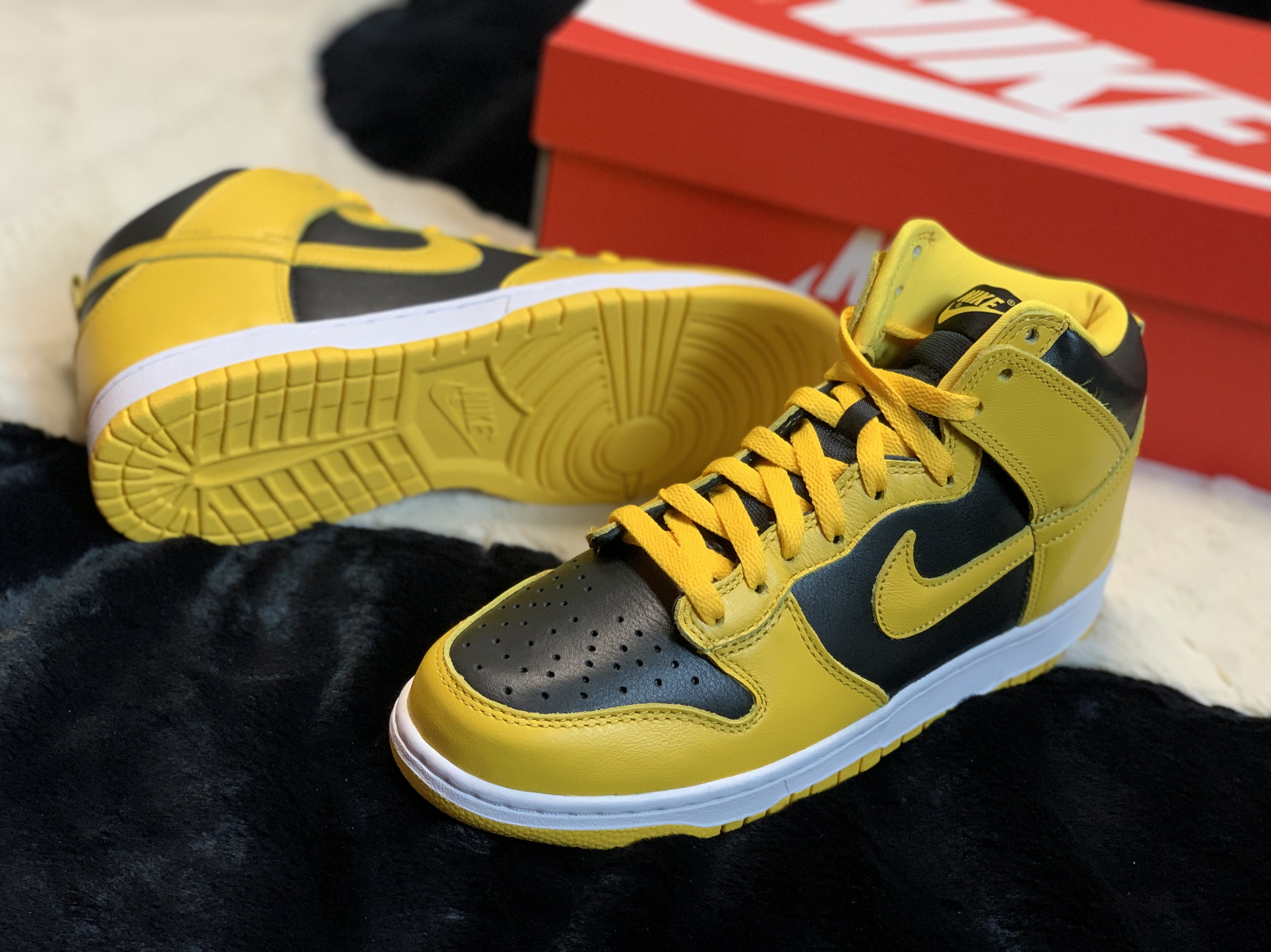 Nike Dunk High SP Varsity Maize 착용 스타일 - 1
