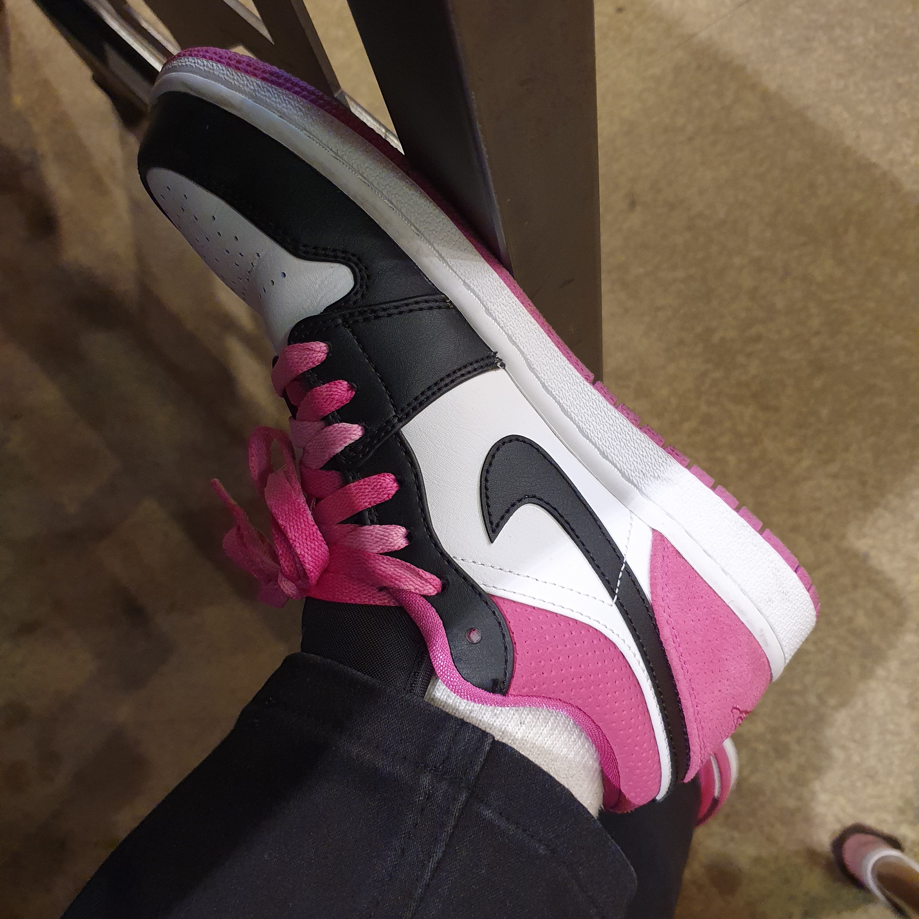 Jordan 1 Low SE Fuchsia 착용 스타일