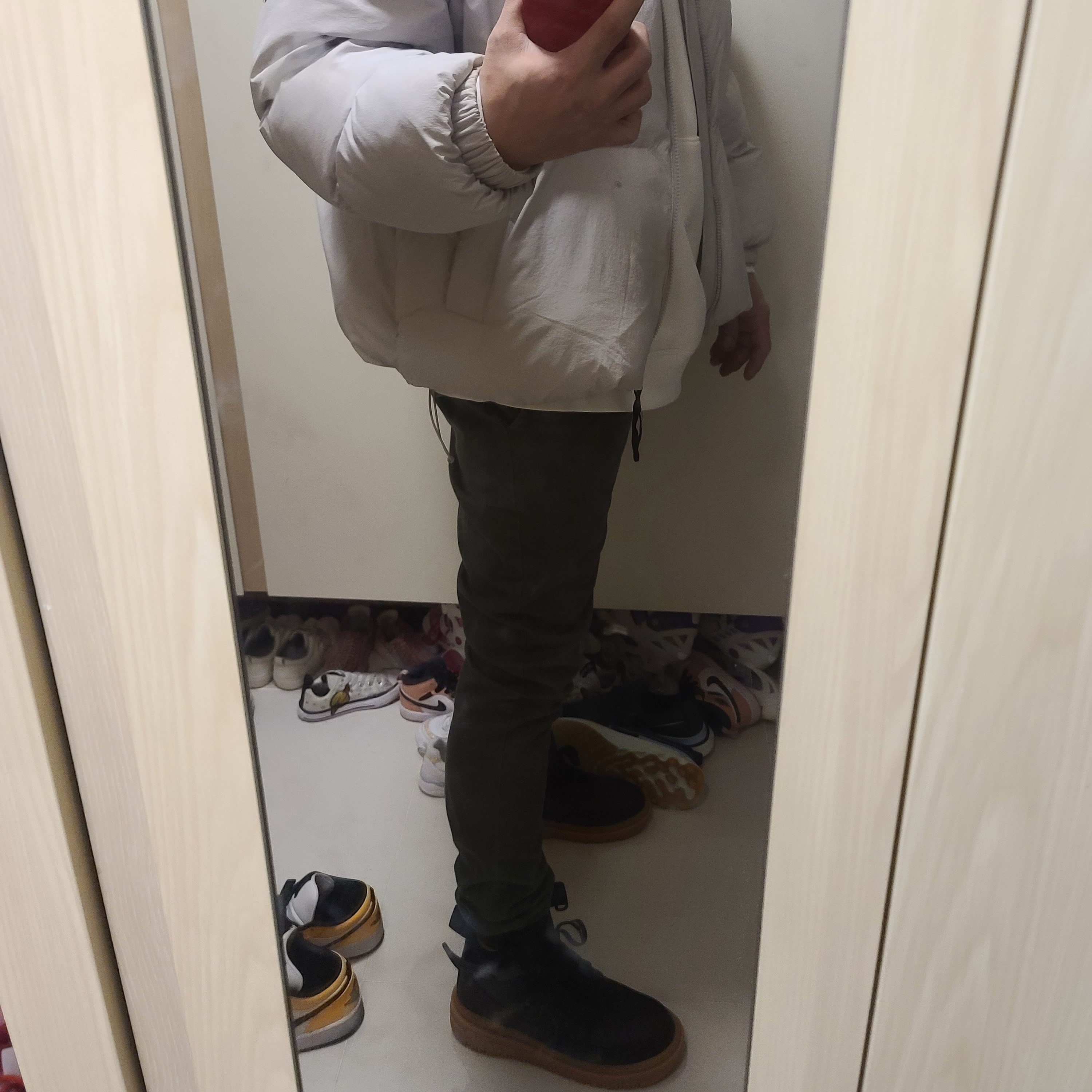 Nike Air Force 1 High Gore-Tex Boot Anthracite, (W) Jordan 1 Low SE Laser Orange 착용 스타일