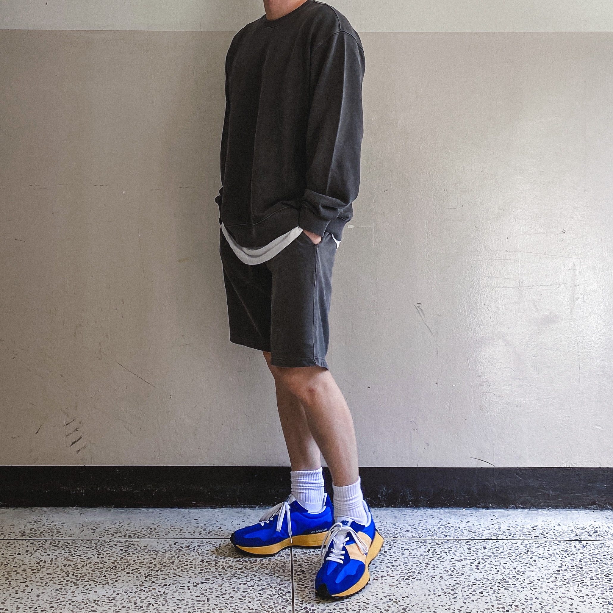 New Balance 327 Blue 착용 스타일