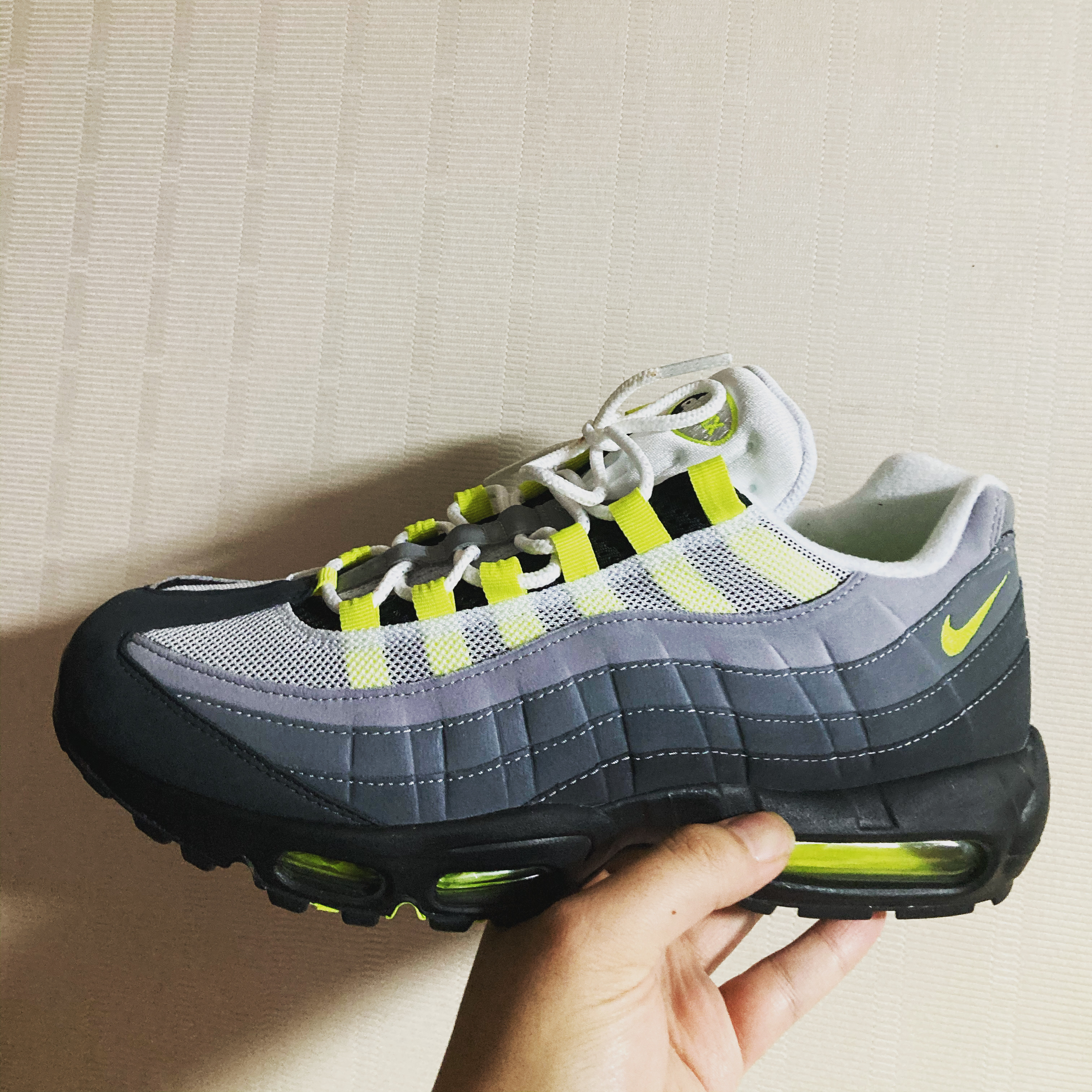 Nike Air Max 95 OG Neon Yellow 2020 착용 스타일