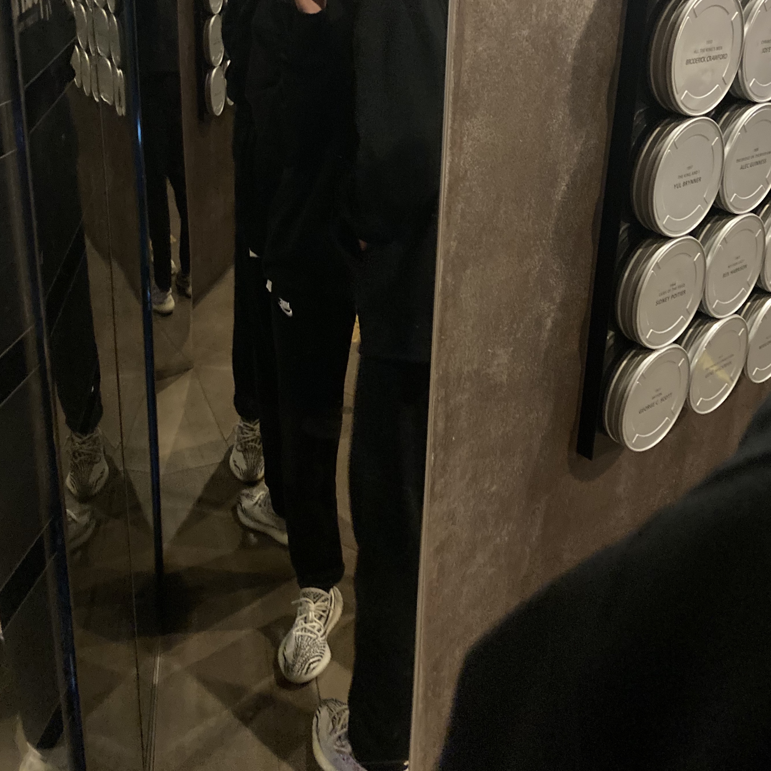 Adidas Yeezy Boost 350 V2 Zebra 2017/2019/2020 착용 스타일