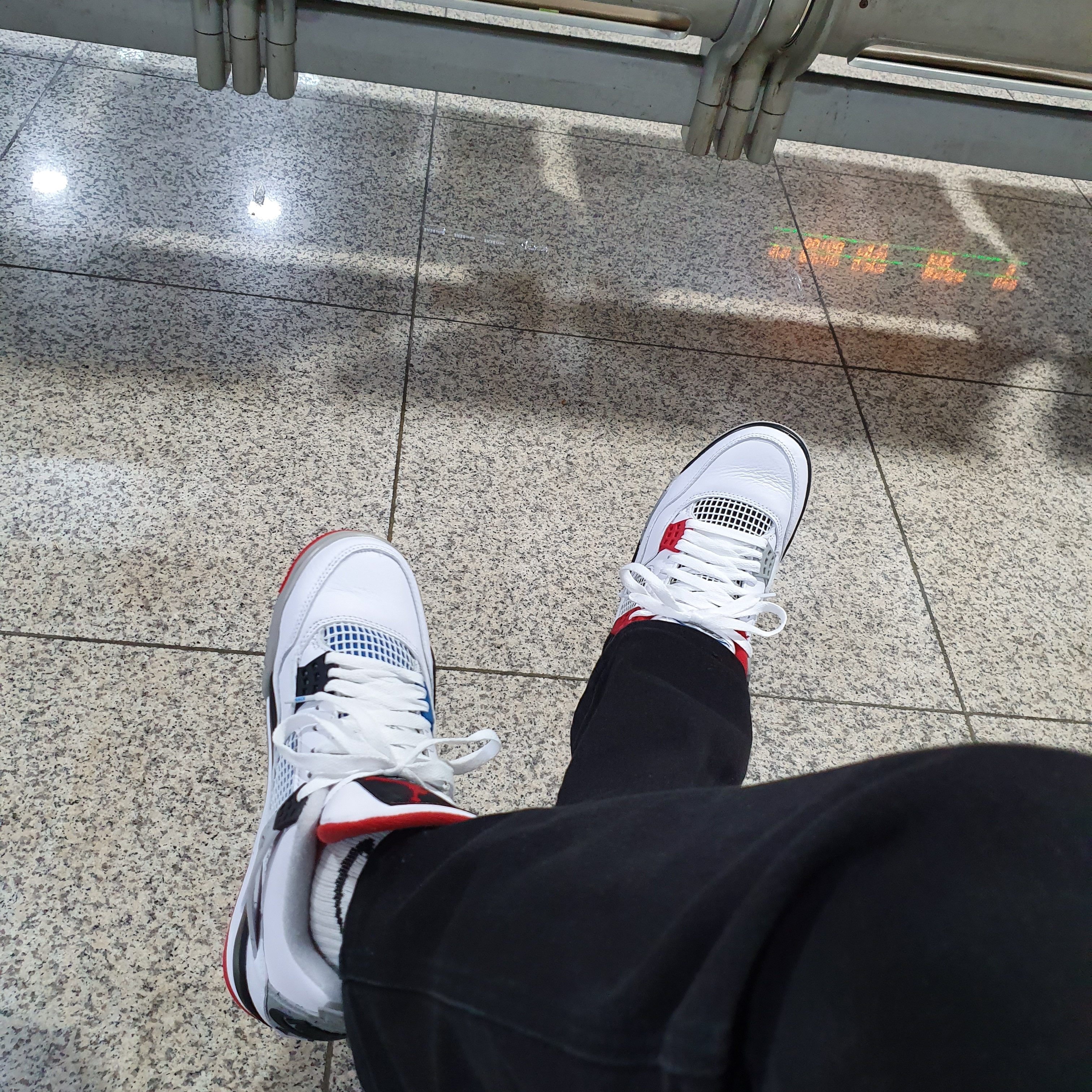Jordan 4 Retro What The 4 착용 스타일