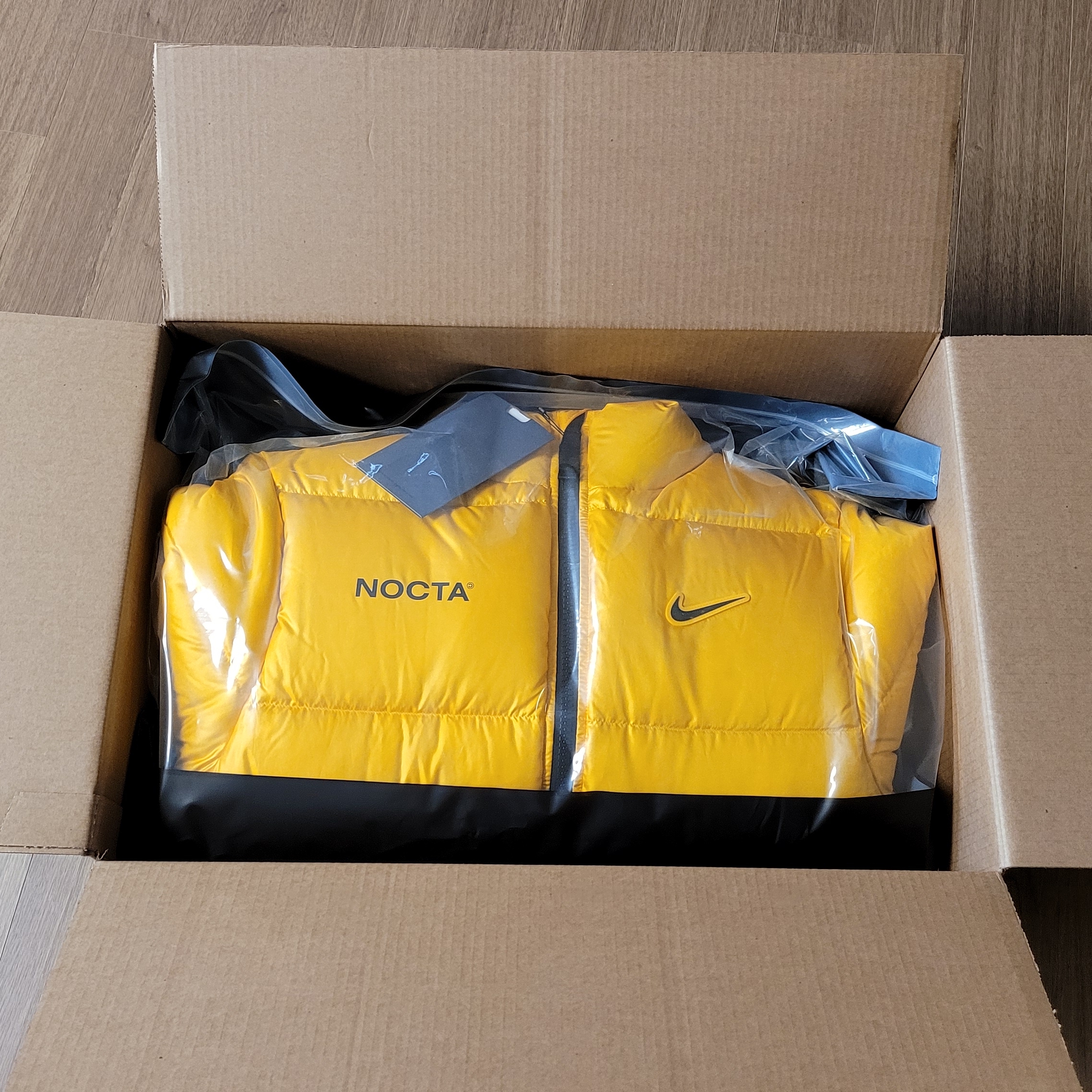 Nike x Drake Nocta Puffer Jacket University Gold - Asia 착용 스타일 - 3