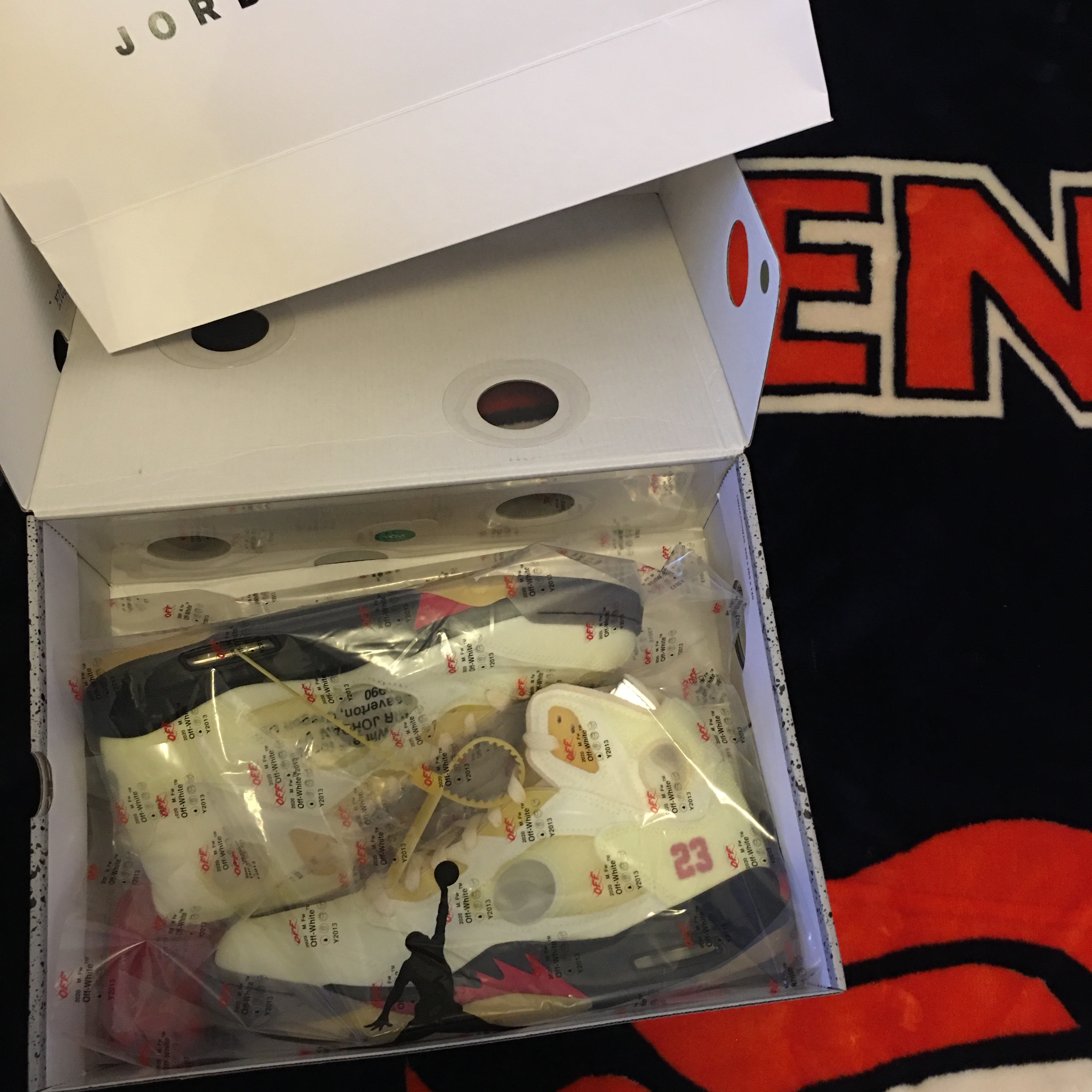 Jordan 5 x Off-White Retro SP Sail Fire Red 착용 스타일