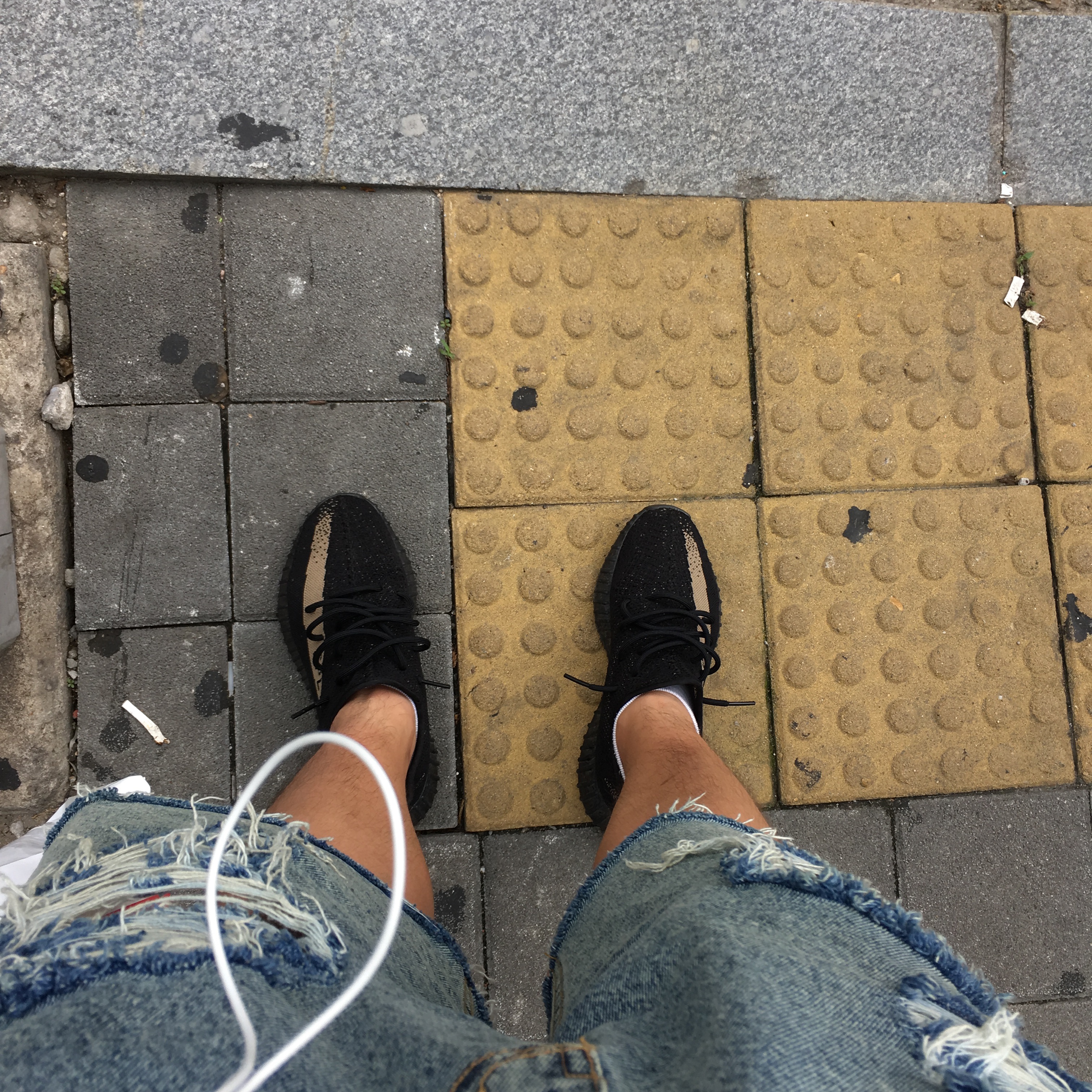 Adidas Yeezy Boost 350 V2 Core Black Green, Adidas Yeezy Boost 350 V2 Blue Tint 2017 착용 스타일 - 5