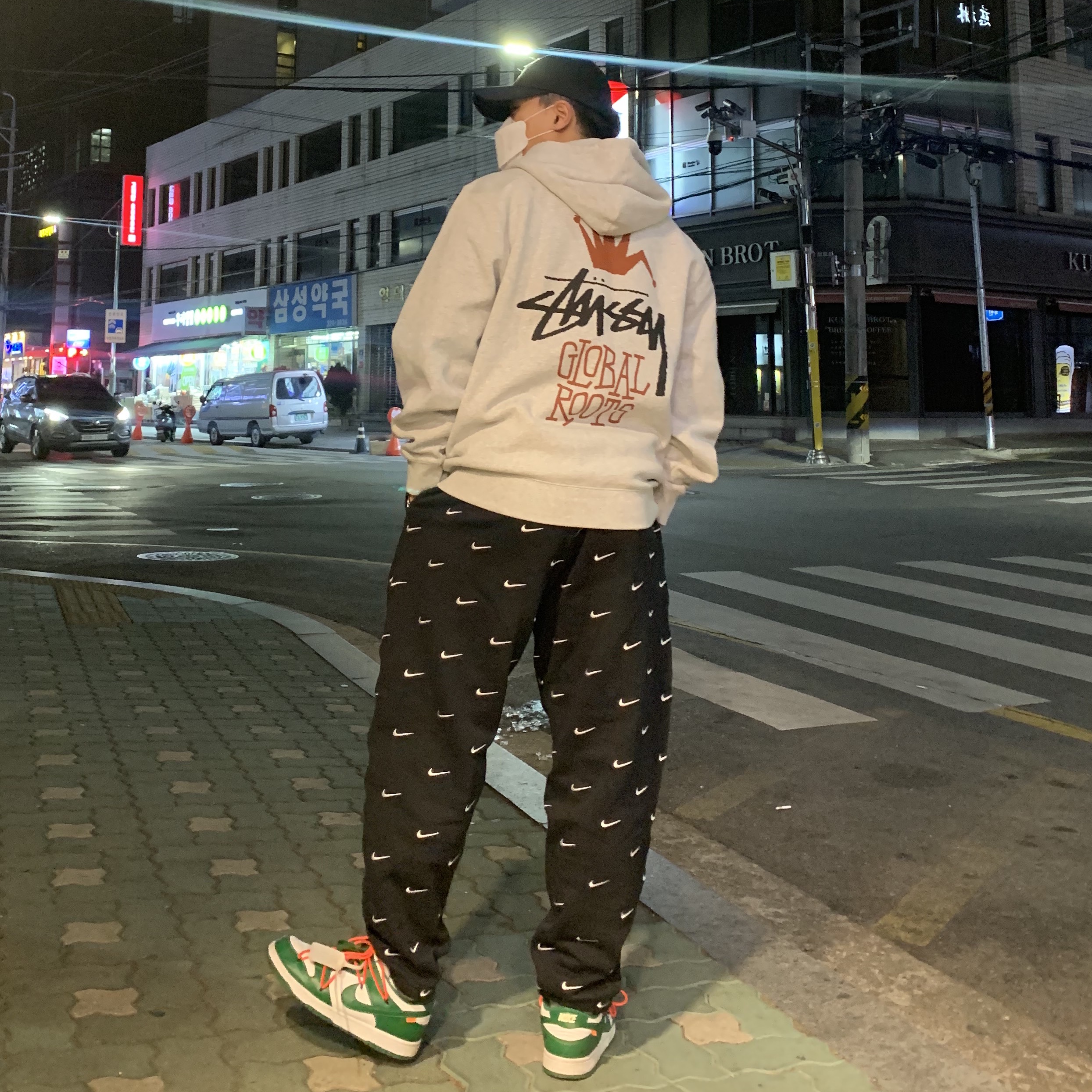 Nike x Off-White Dunk Low Pine Green 착용 스타일 - 1