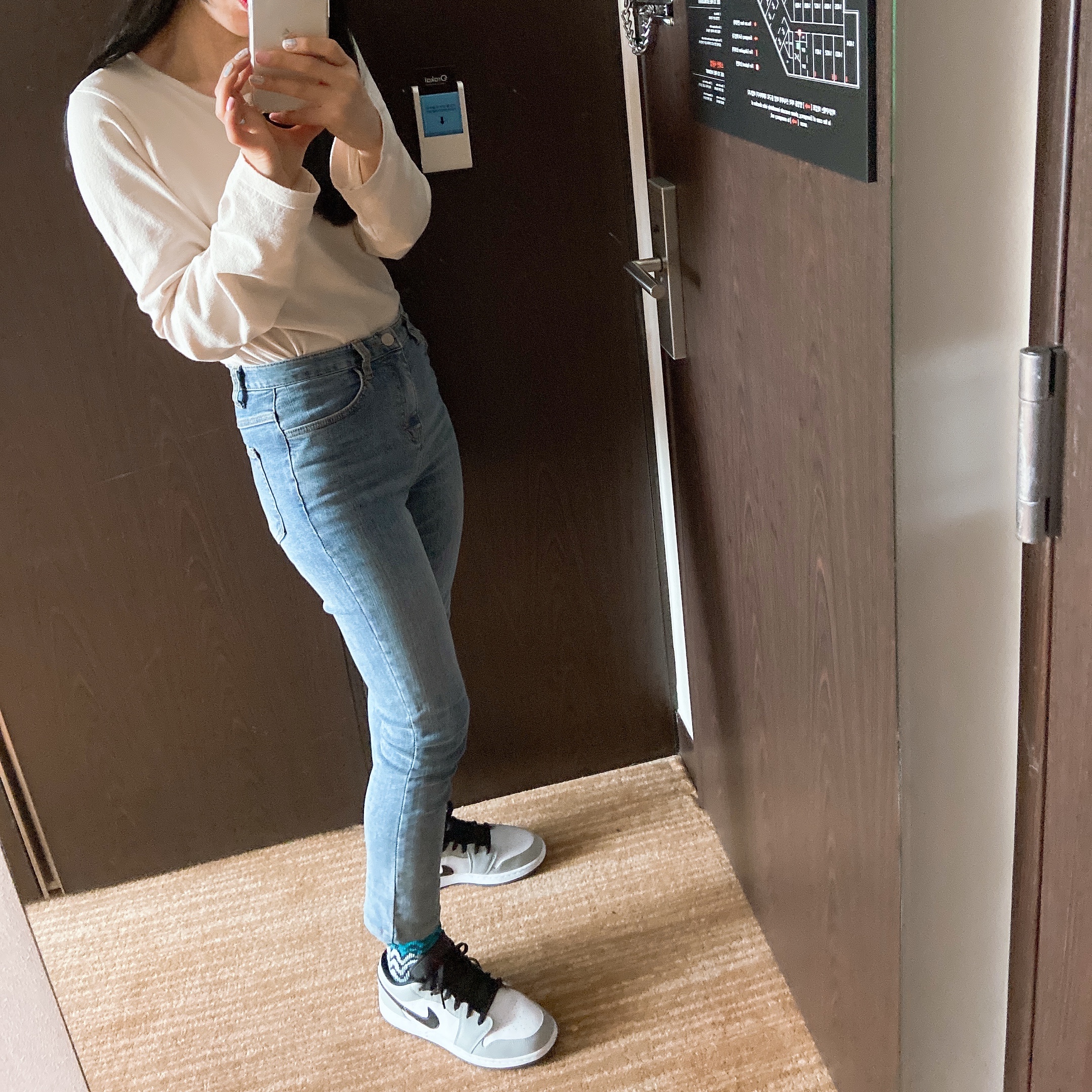 Jordan 1 Low Light Smoke Grey 착용 스타일 - 5