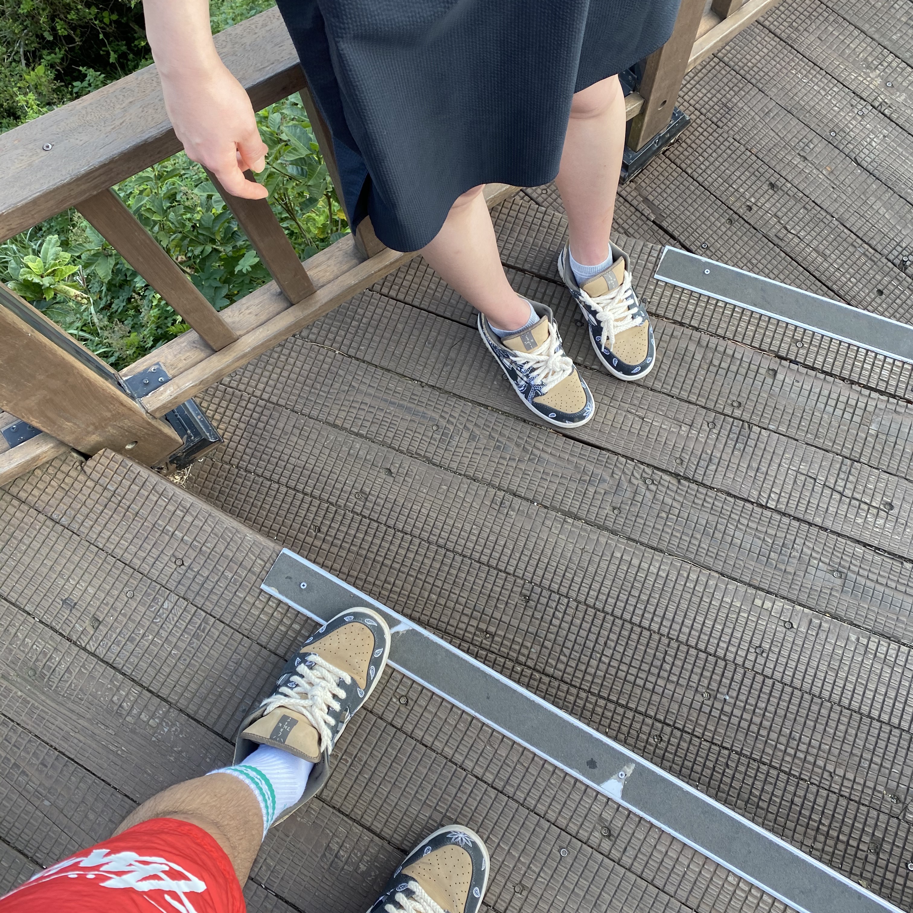 Nike x Travis Scott SB Dunk Low, Nike x Stussy Water Shorts Habanero Red 착용 스타일