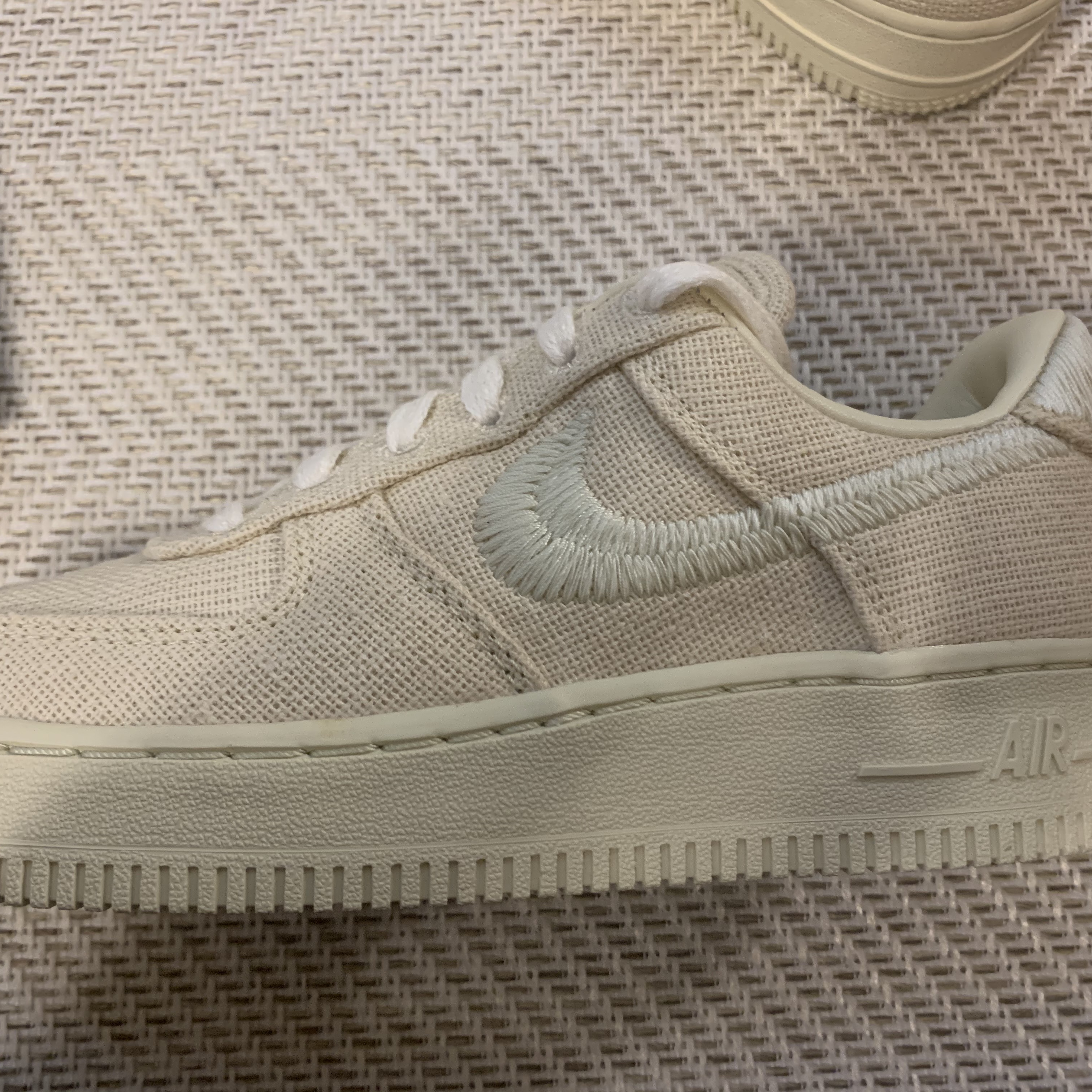 Nike x Stussy Air Force 1 Low Fossil 착용 스타일 - 4