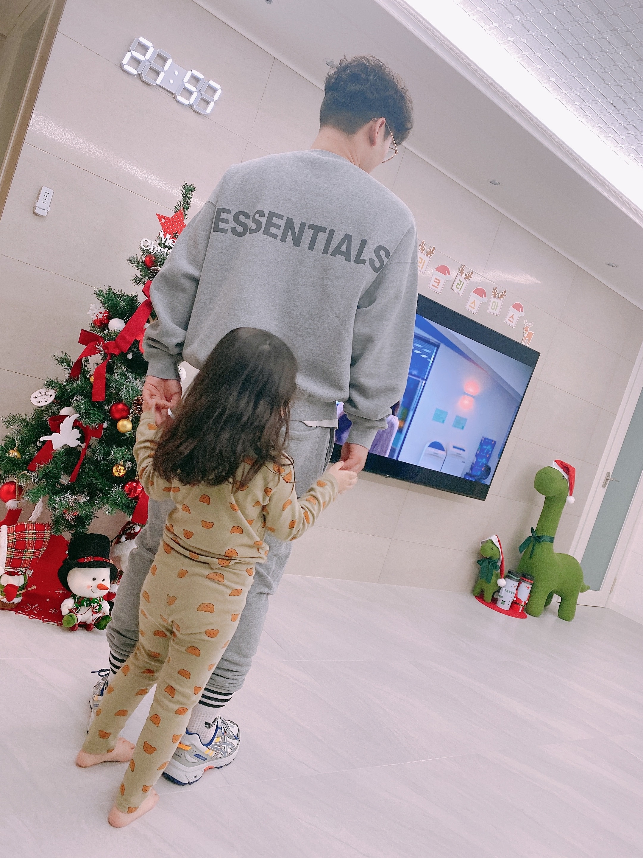Asics x IAB Studio Gel-Venture 6, Essentials Sweatpants Heather Oatmeal - 20FW 착용 스타일