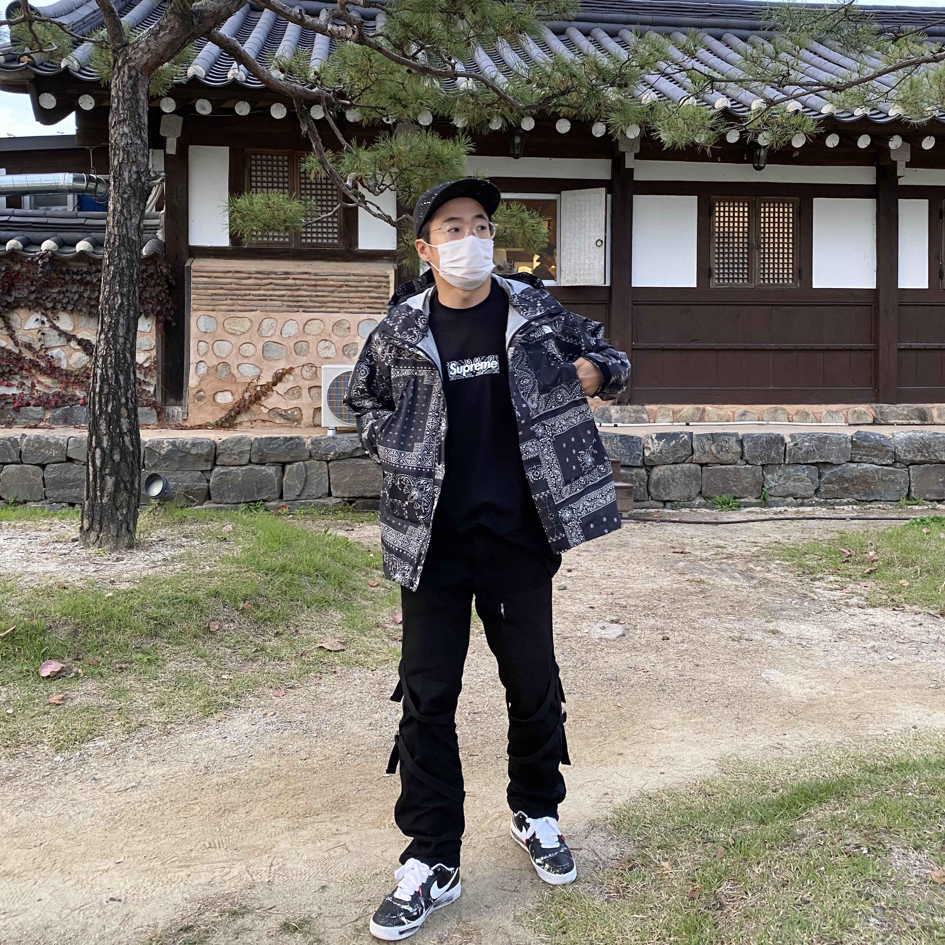 Supreme Bandana Box Logo T-Shirt Black - 19FW, Nike x Peaceminusone Air Force 1 Low Para-Noise 착용 스타일