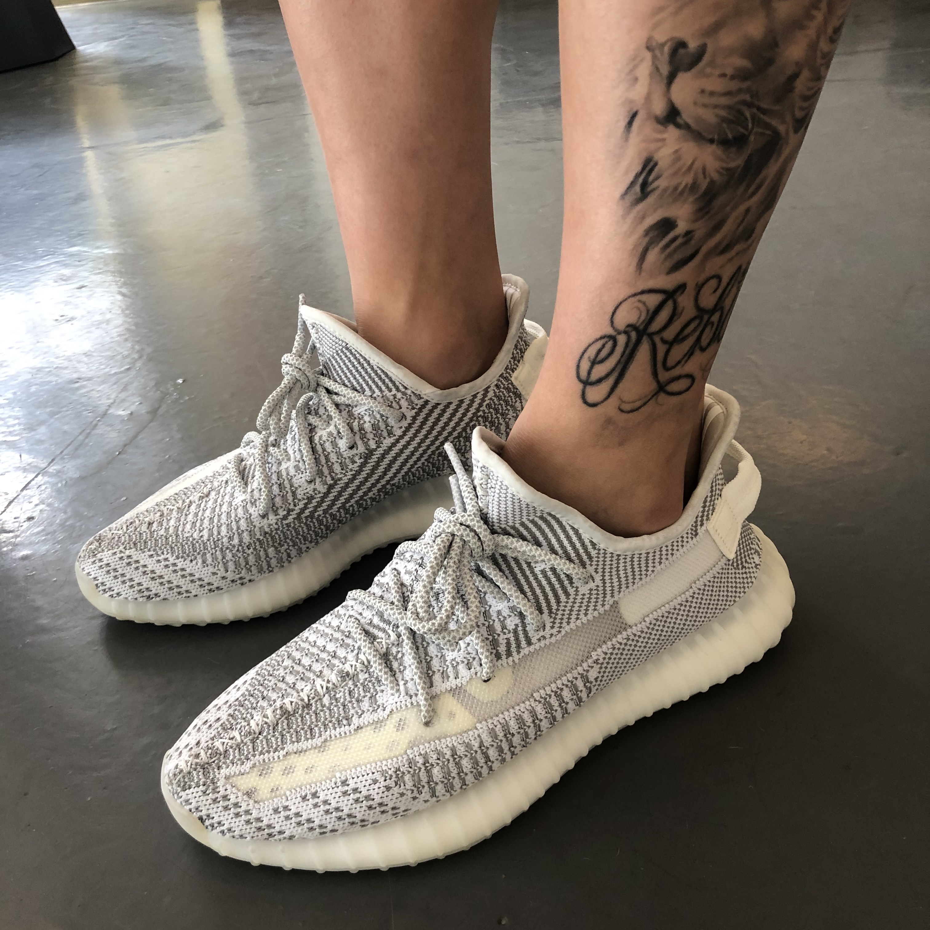 Adidas Yeezy Boost 350 V2 Static - Non-Reflective 2018 착용 스타일
