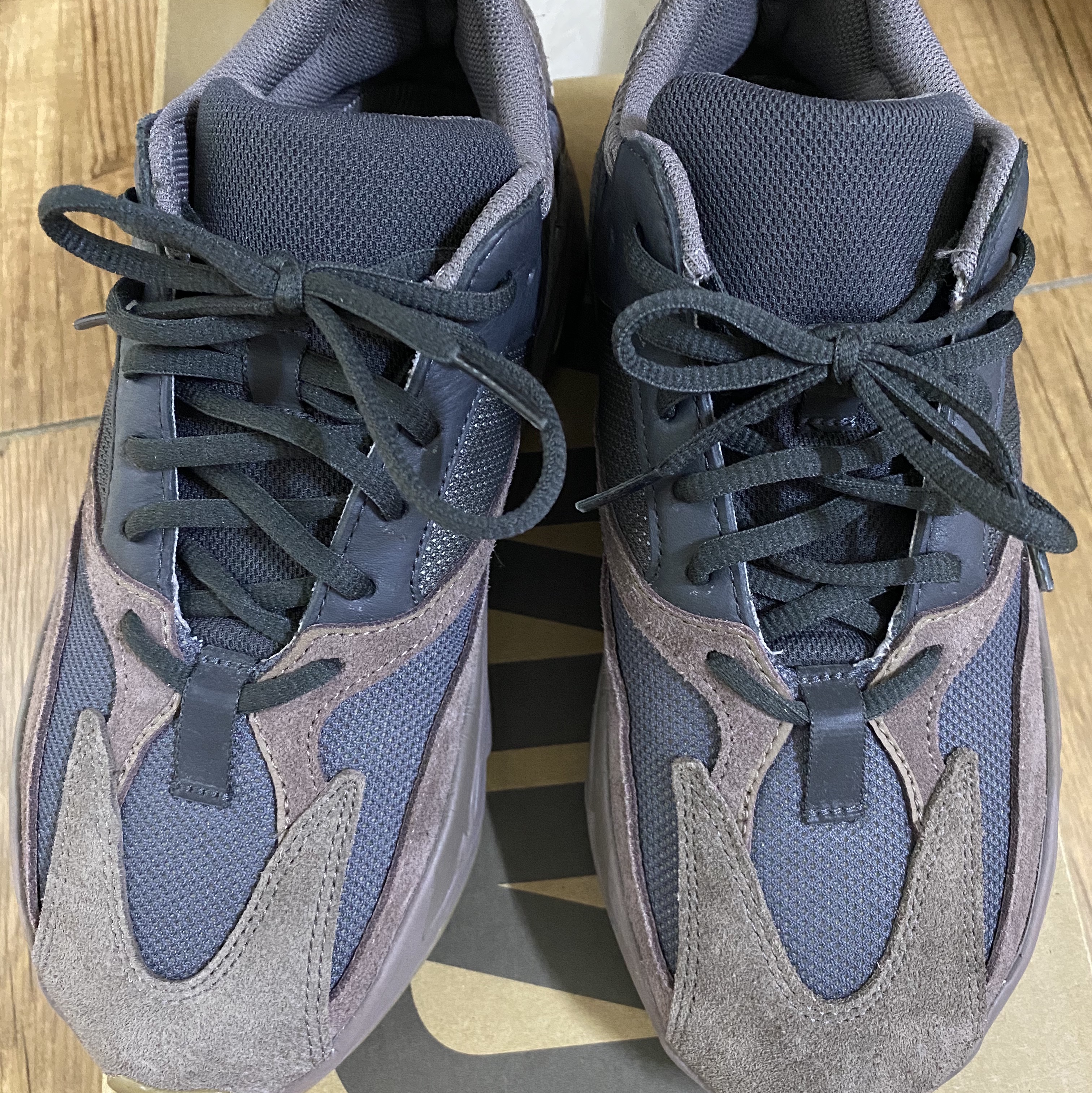 Adidas Yeezy Boost 700 Mauve 착용 스타일