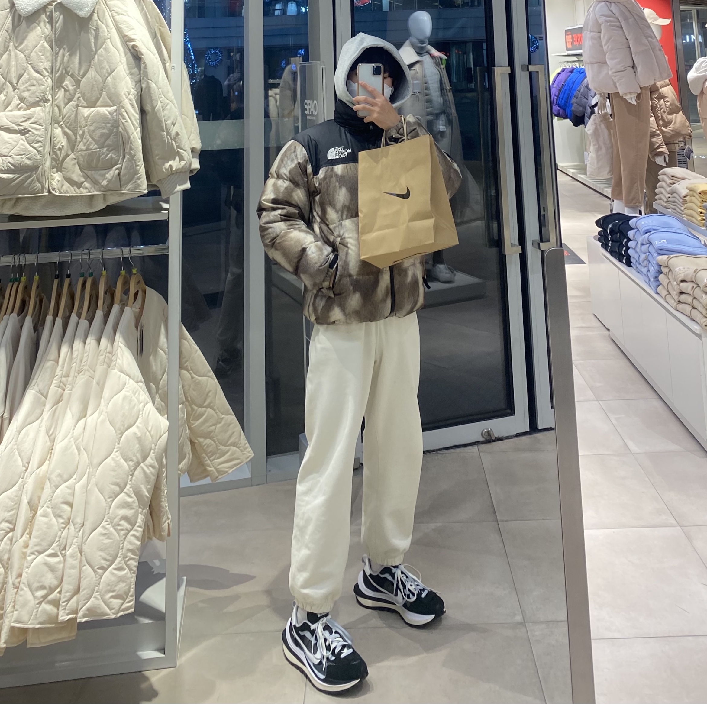 Nike x Sacai VaporWaffle Black White 착용 스타일 - 2