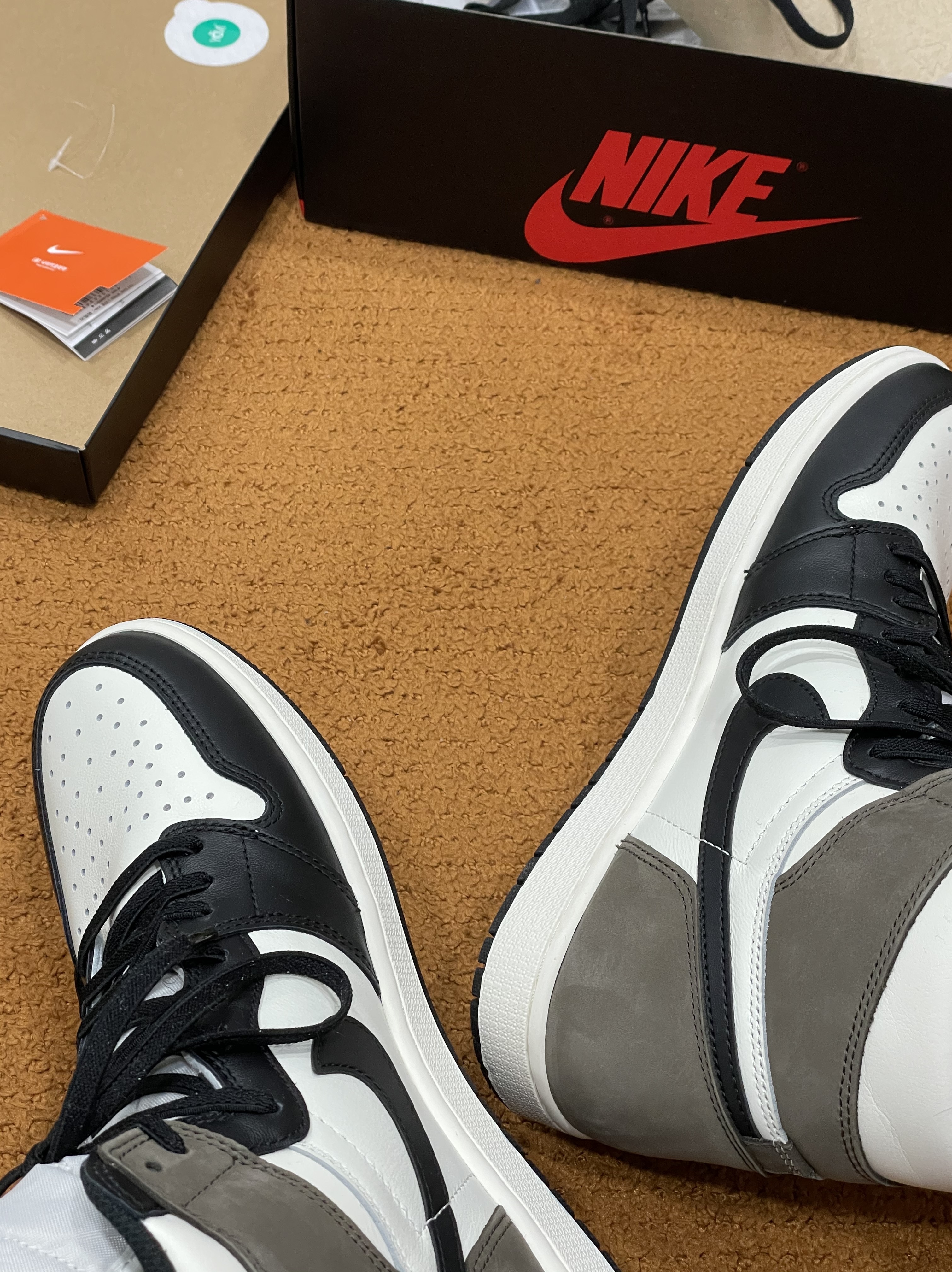 Jordan 1 Retro High OG Black Mocha 착용 스타일