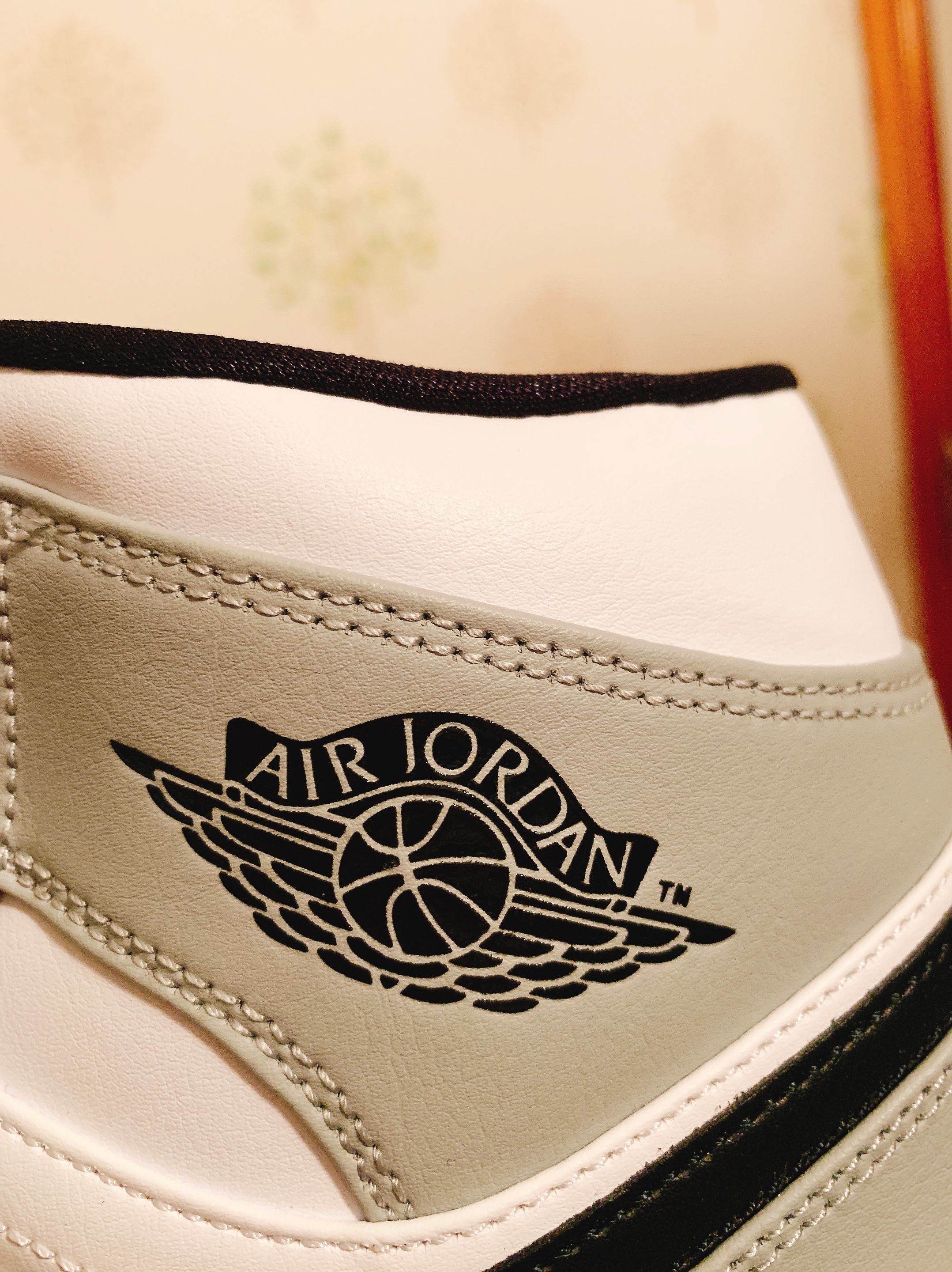 Jordan 1 Mid Light Smoke Grey 착용 스타일 - 4