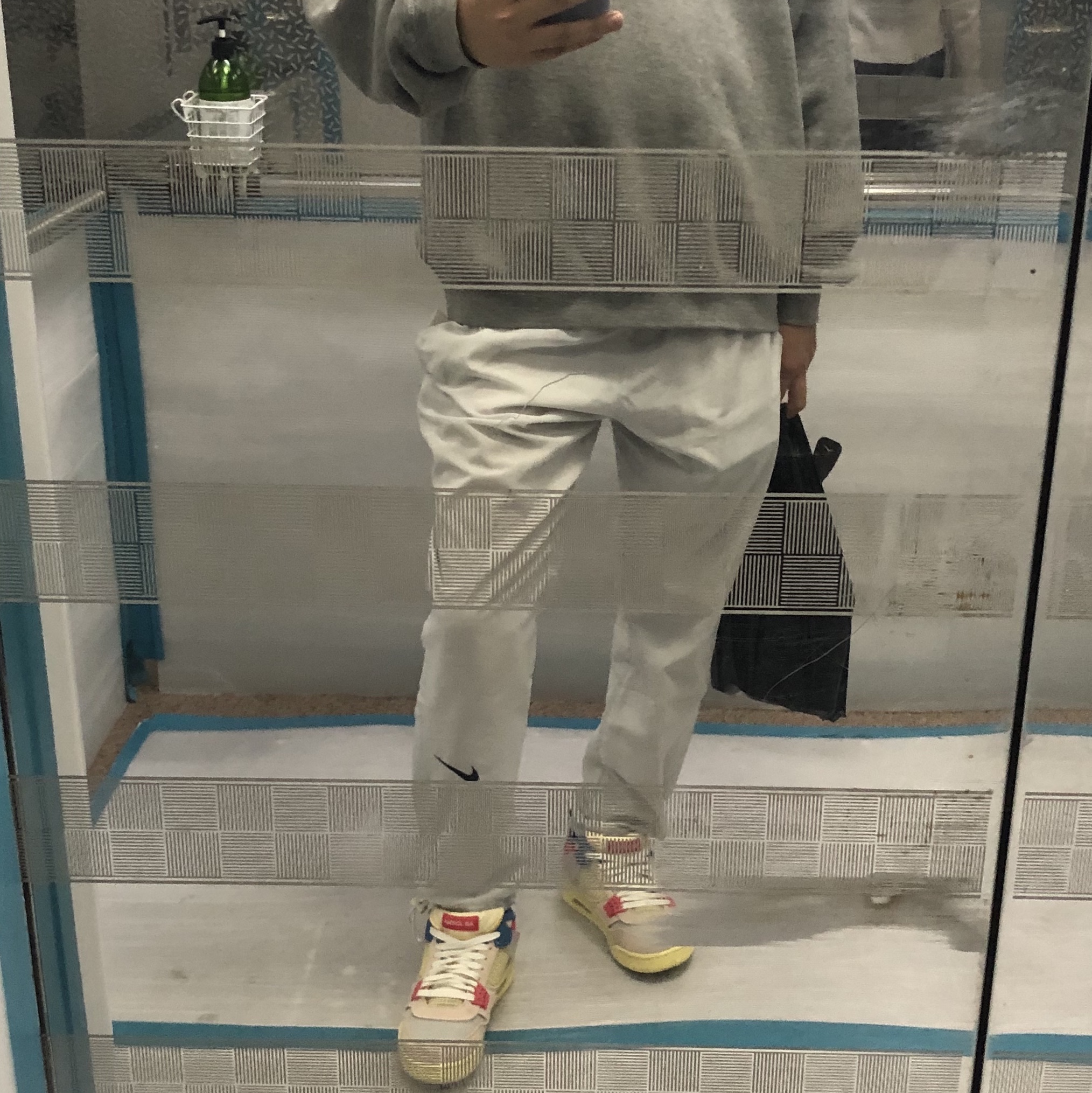 Jordan 4 x Union Retro Guava Ice 착용 스타일