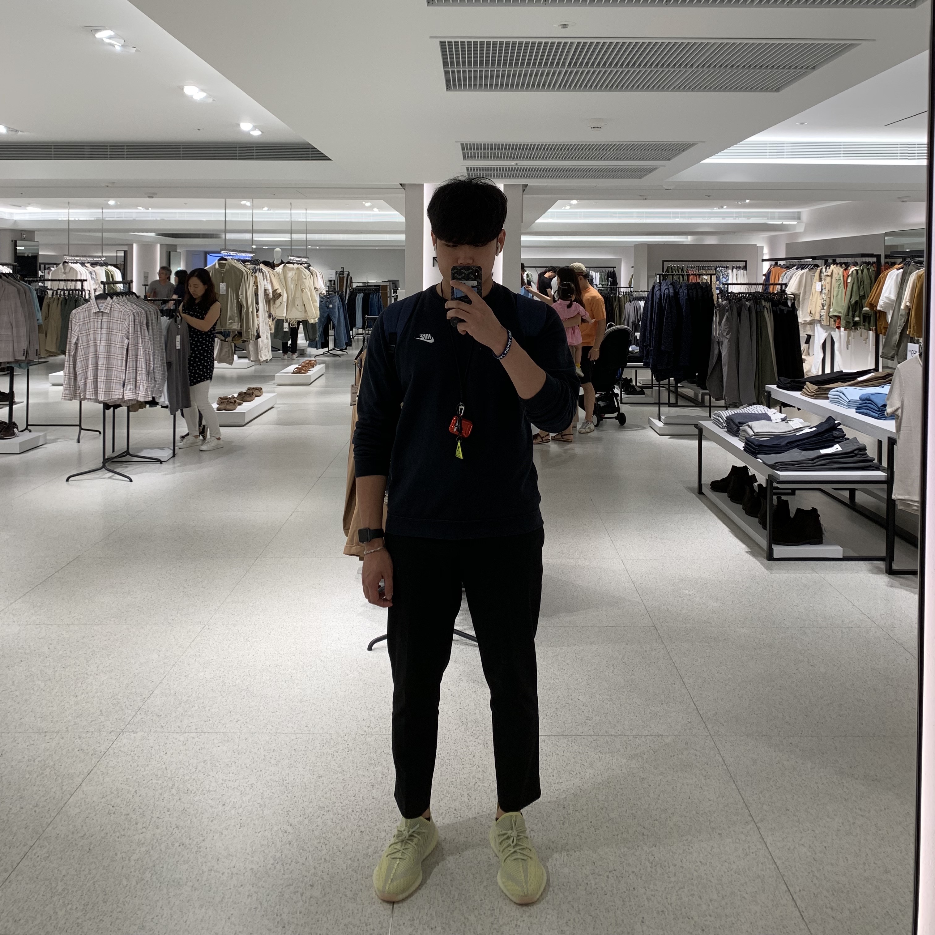 Adidas Yeezy Boost 350 V2 Antlia - Non-Reflective 착용 스타일