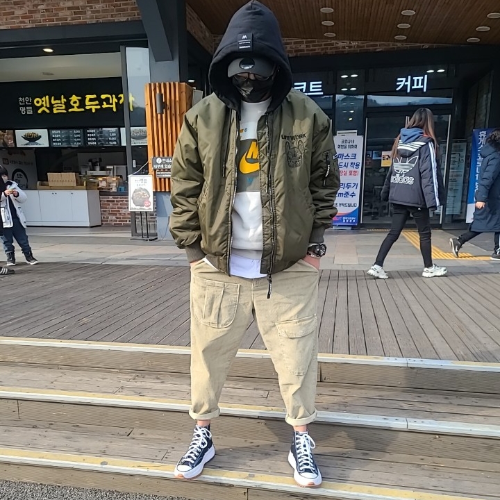 Converse Run Star Hike Hi Black White Gum 착용 스타일 - 3