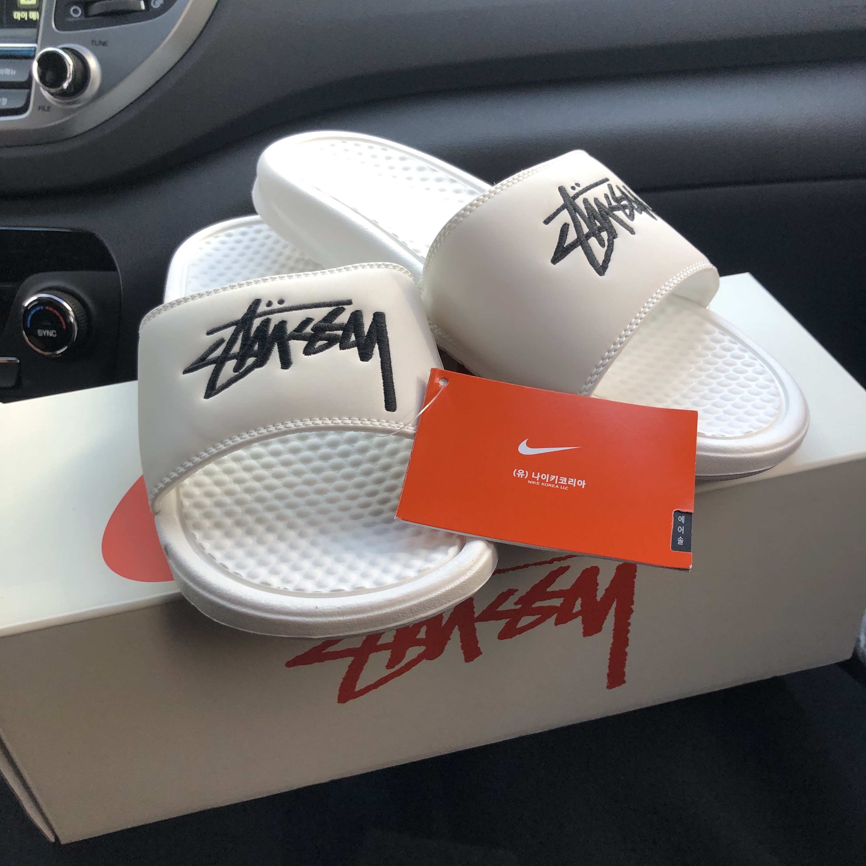 Nike x Stussy Benassi Slide Sail 착용 스타일