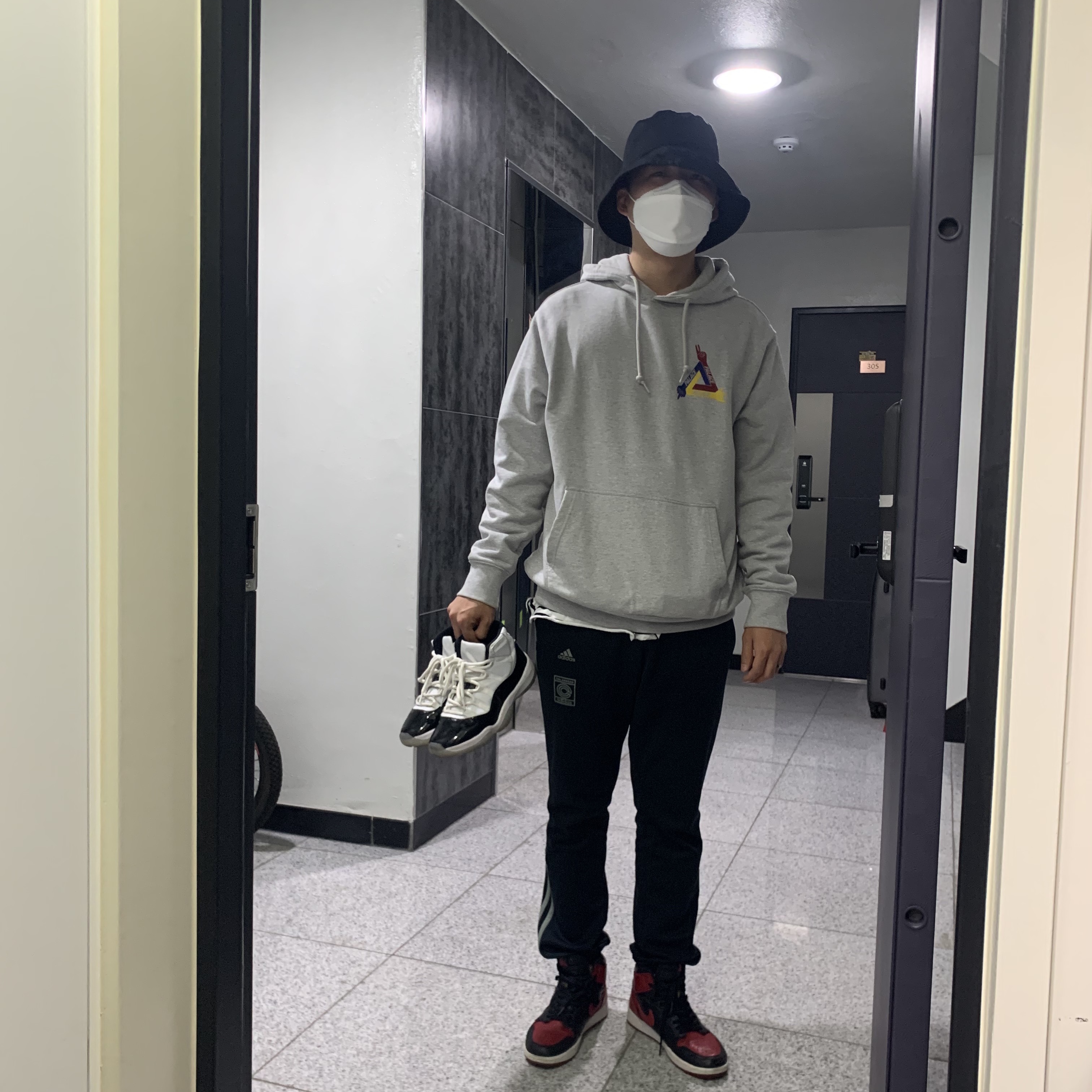 Jordan 1 Retro High OG Bred Banned 2016, Jordan 11 Retro Concord 2018 착용 스타일