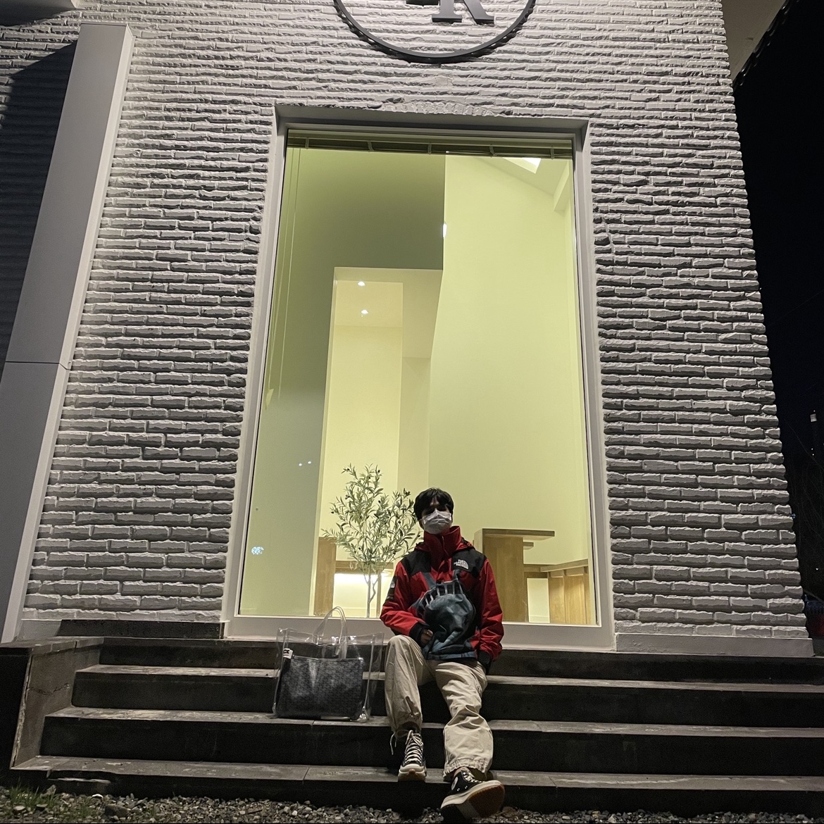 Converse x JW Anderson Run Star Hike Hi Black, Supreme x The North Face Statue of Liberty Mountain Jacket Red - 19FW 착용 스타일