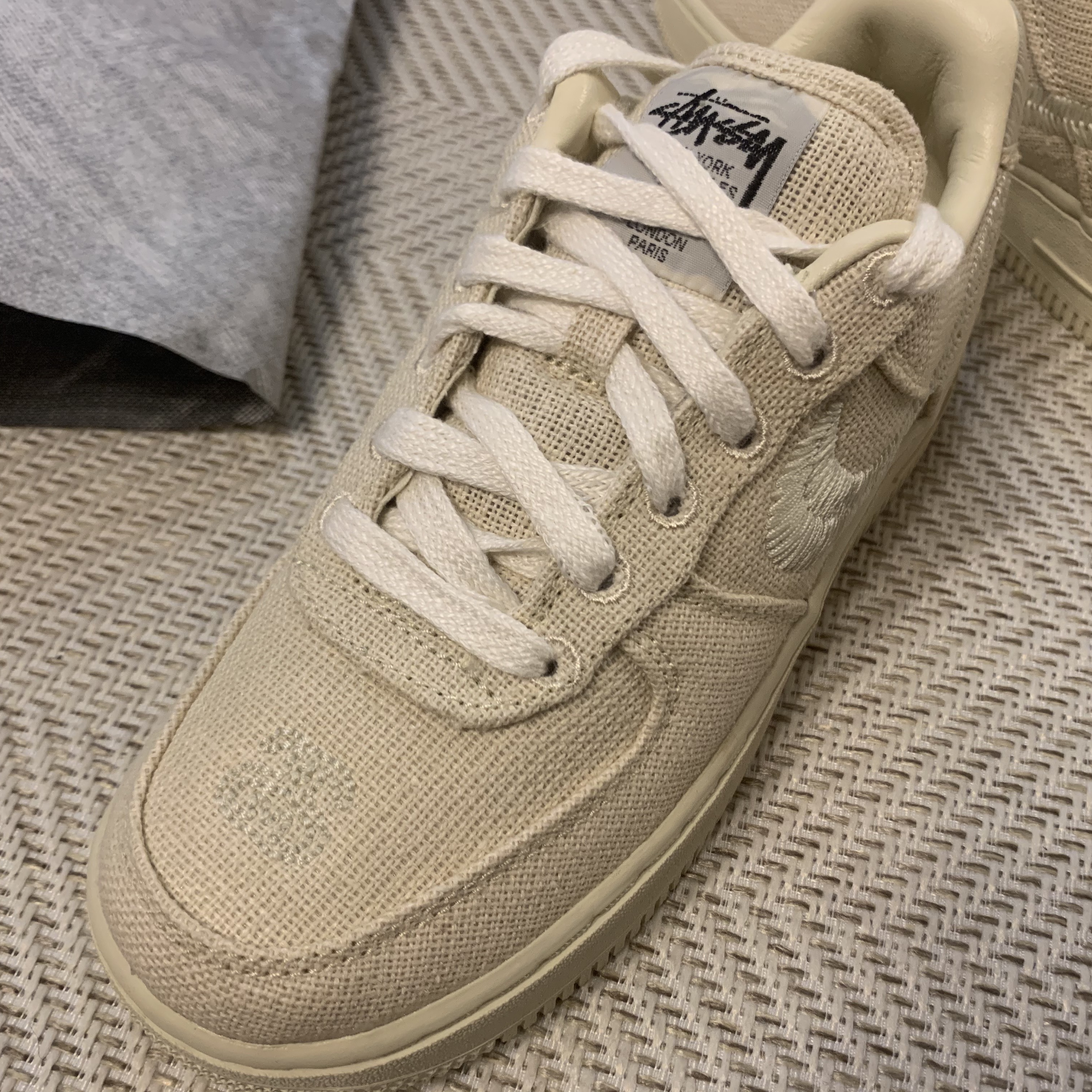 Nike x Stussy Air Force 1 Low Fossil 착용 스타일 - 5