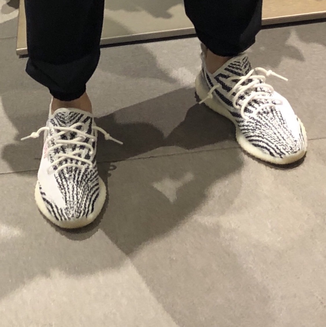 Adidas Yeezy Boost 350 V2 Zebra 2017/2019/2020 착용 스타일