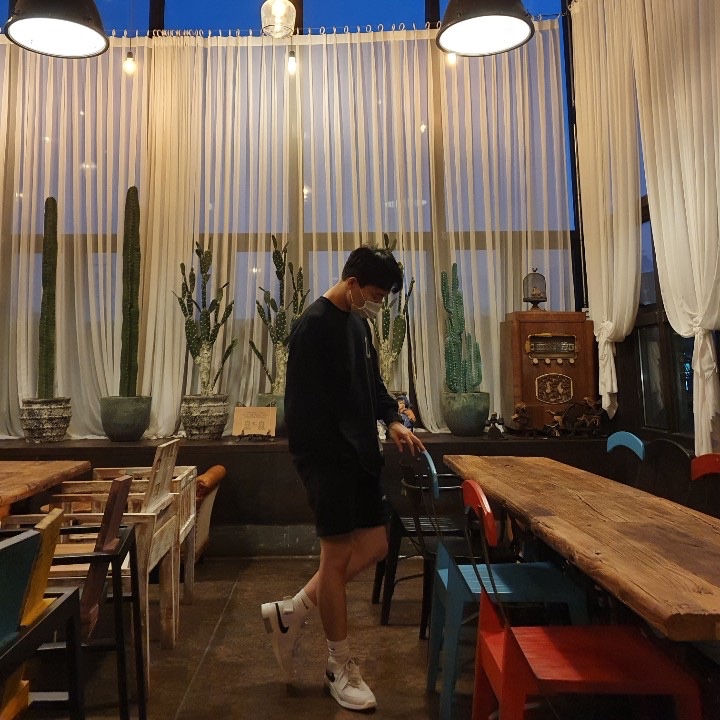 Nike x Fear of God Air Fear of God Raid Light Bone 착용 스타일