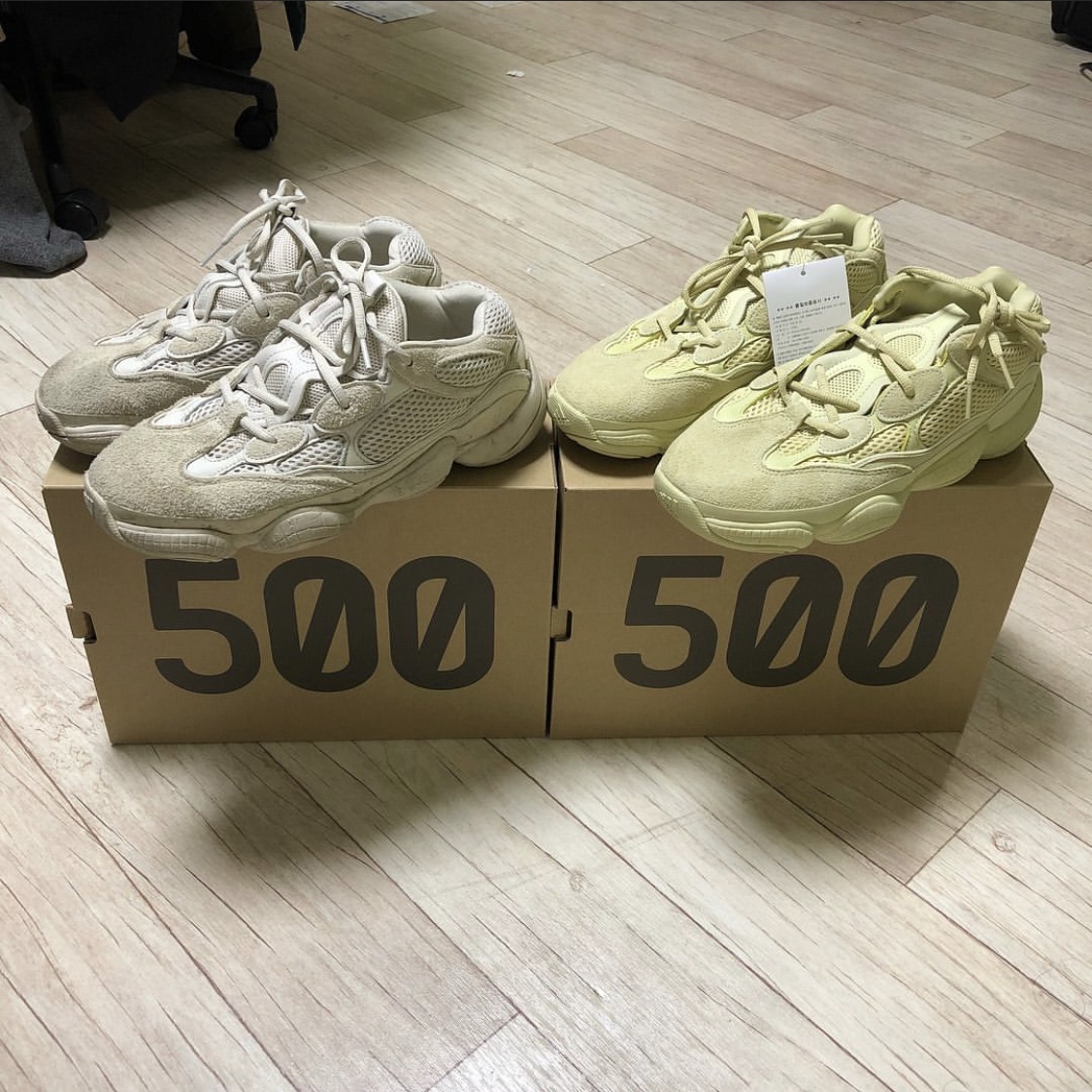 Adidas Yeezy 500 Blush 2018, Adidas Yeezy 500 Super Moon Yellow 착용 스타일 - 2