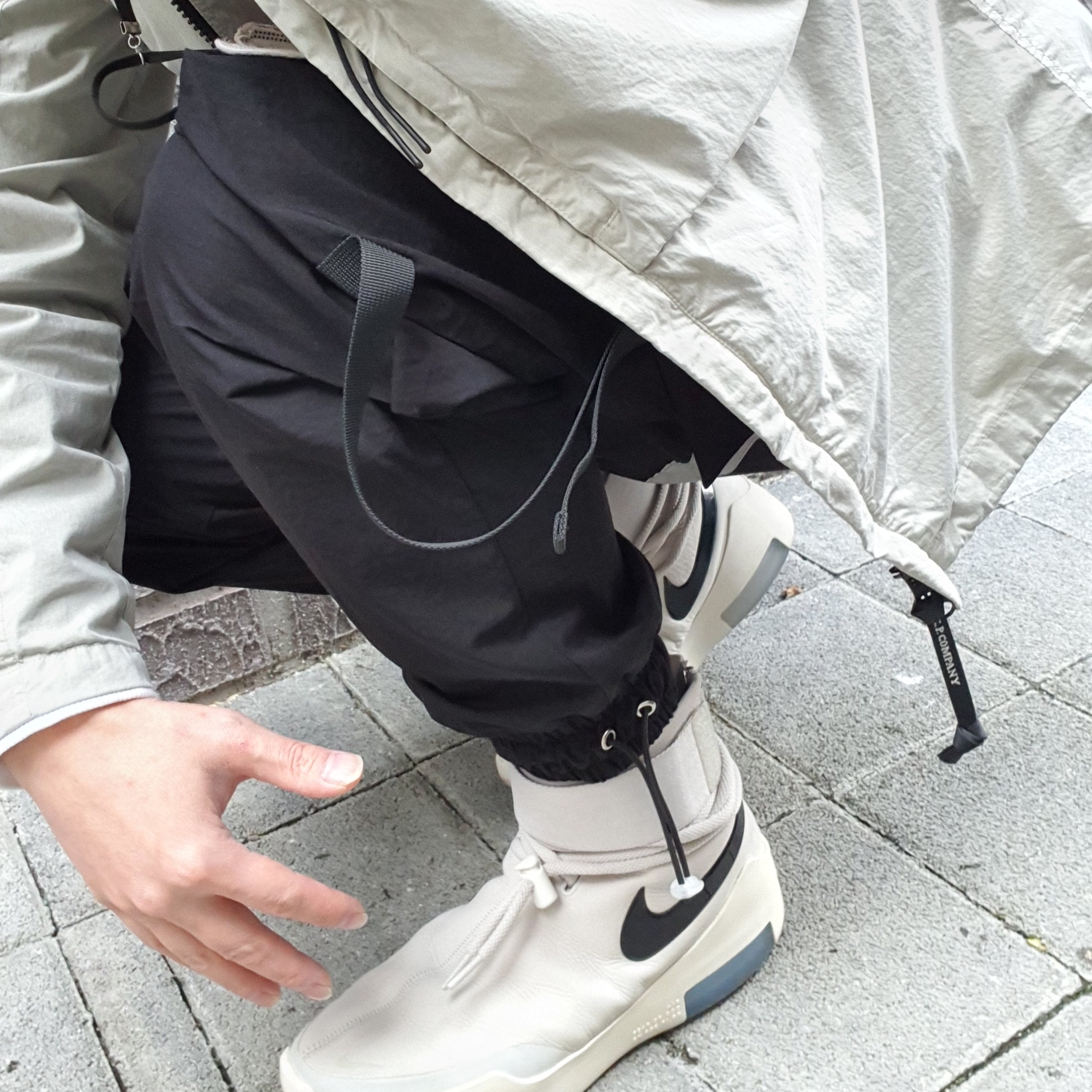Nike x Fear of God Air Fear of God SA Light Bone 착용 스타일