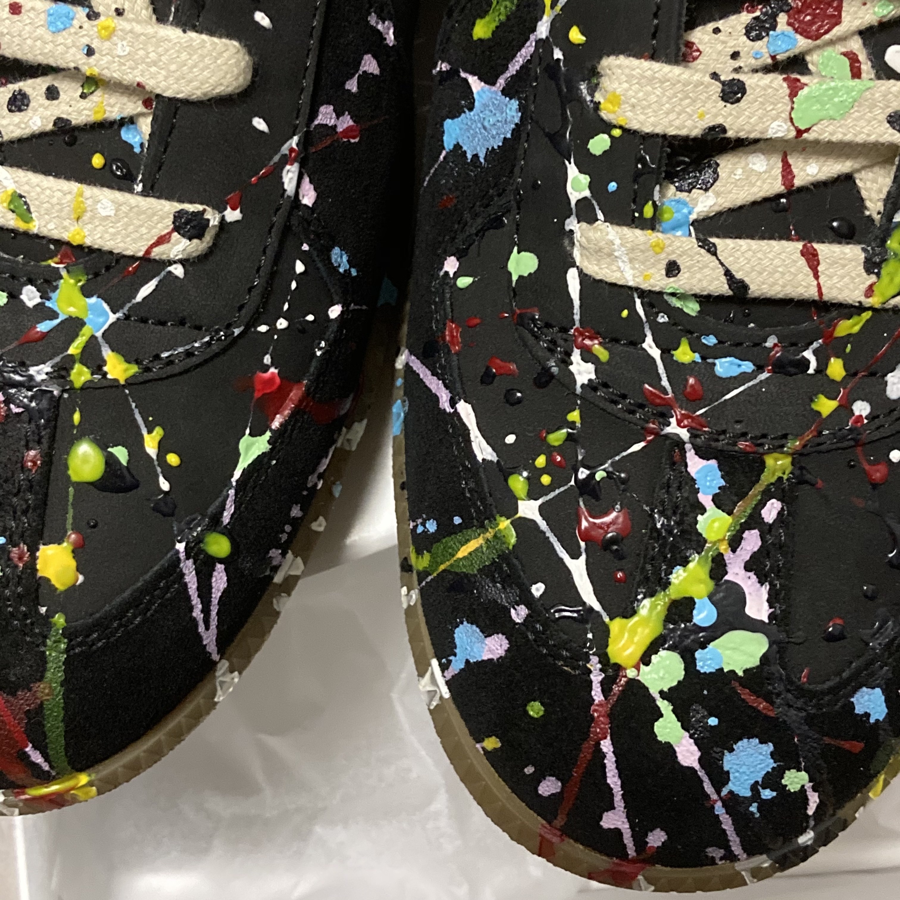 Maison Margiela Replica Paint Drop Sneakers Black 착용 스타일