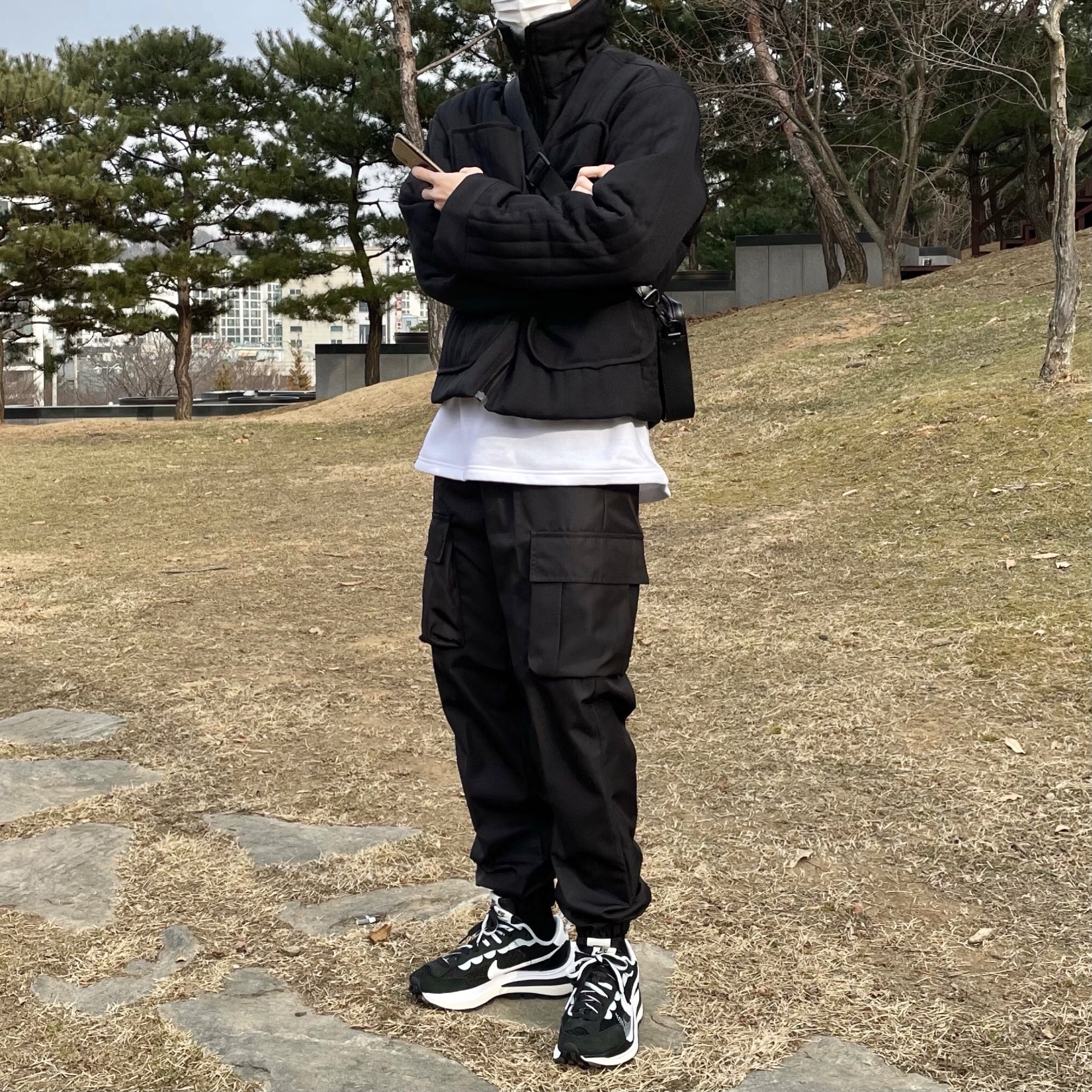 Nike x Sacai VaporWaffle Black White 착용 스타일 - 1