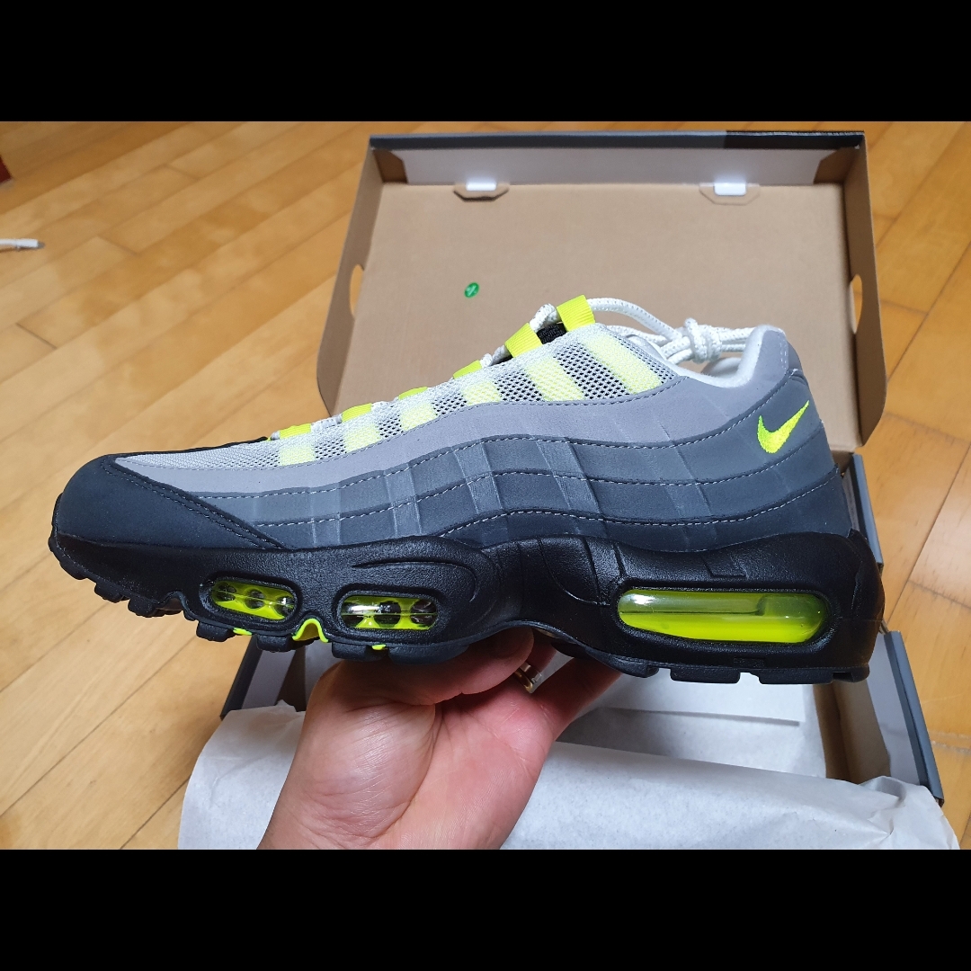 Nike Air Max 95 OG Neon Yellow 2020 착용 스타일 - 2