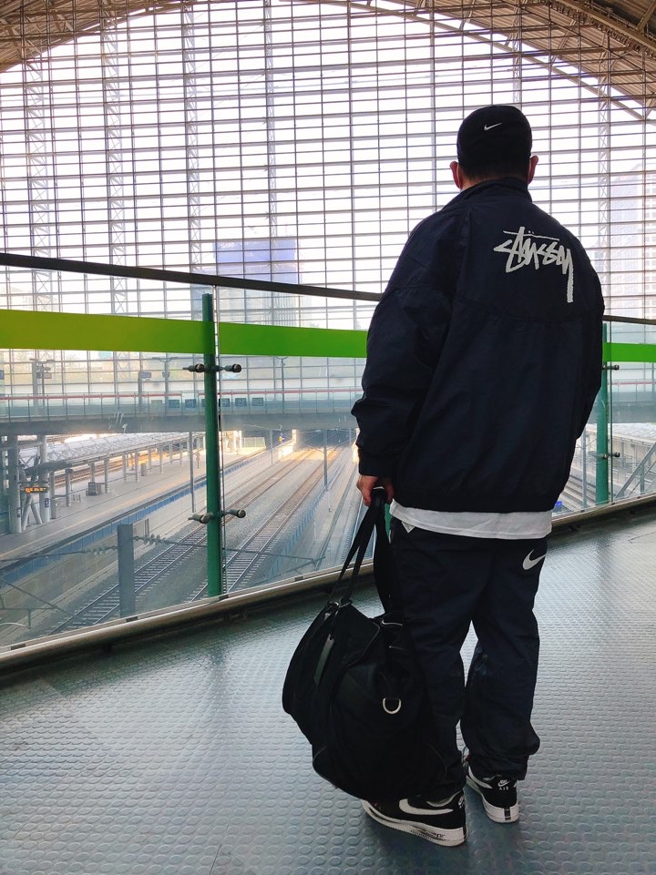 Nike x Stussy Beach Pants Off Noir, Nike x Stussy Windrunner Jacket Off Noir 착용 스타일