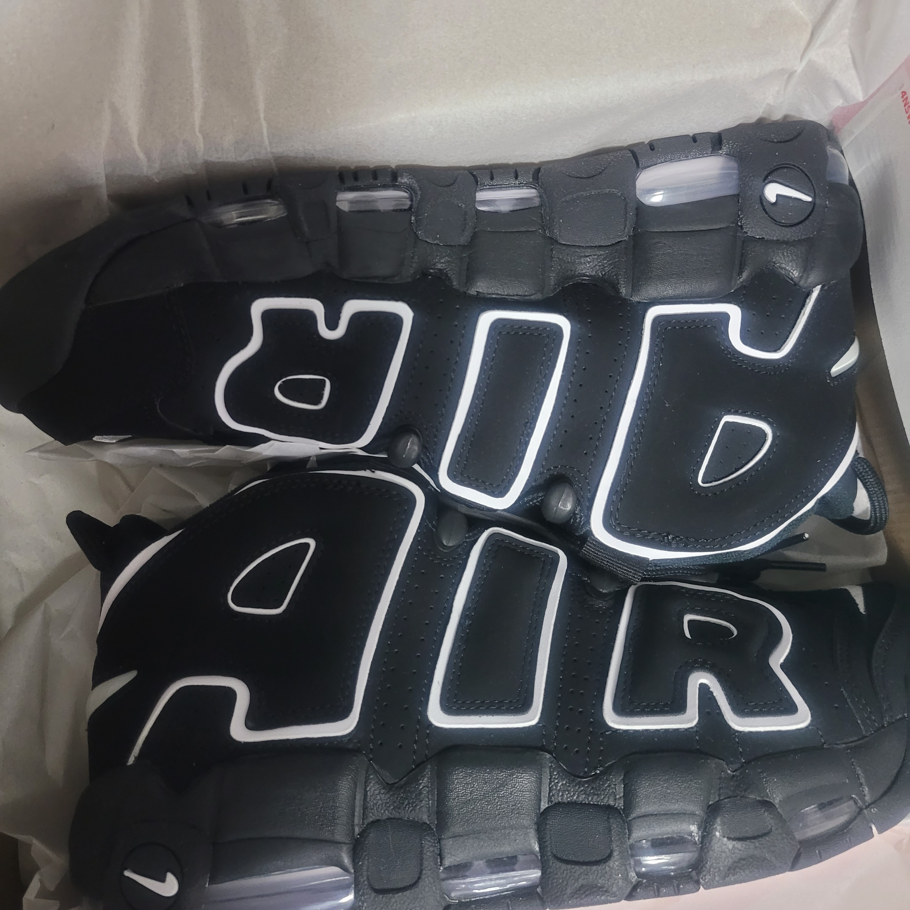 Nike Air More Uptempo Black White 2020 착용 스타일 - 1