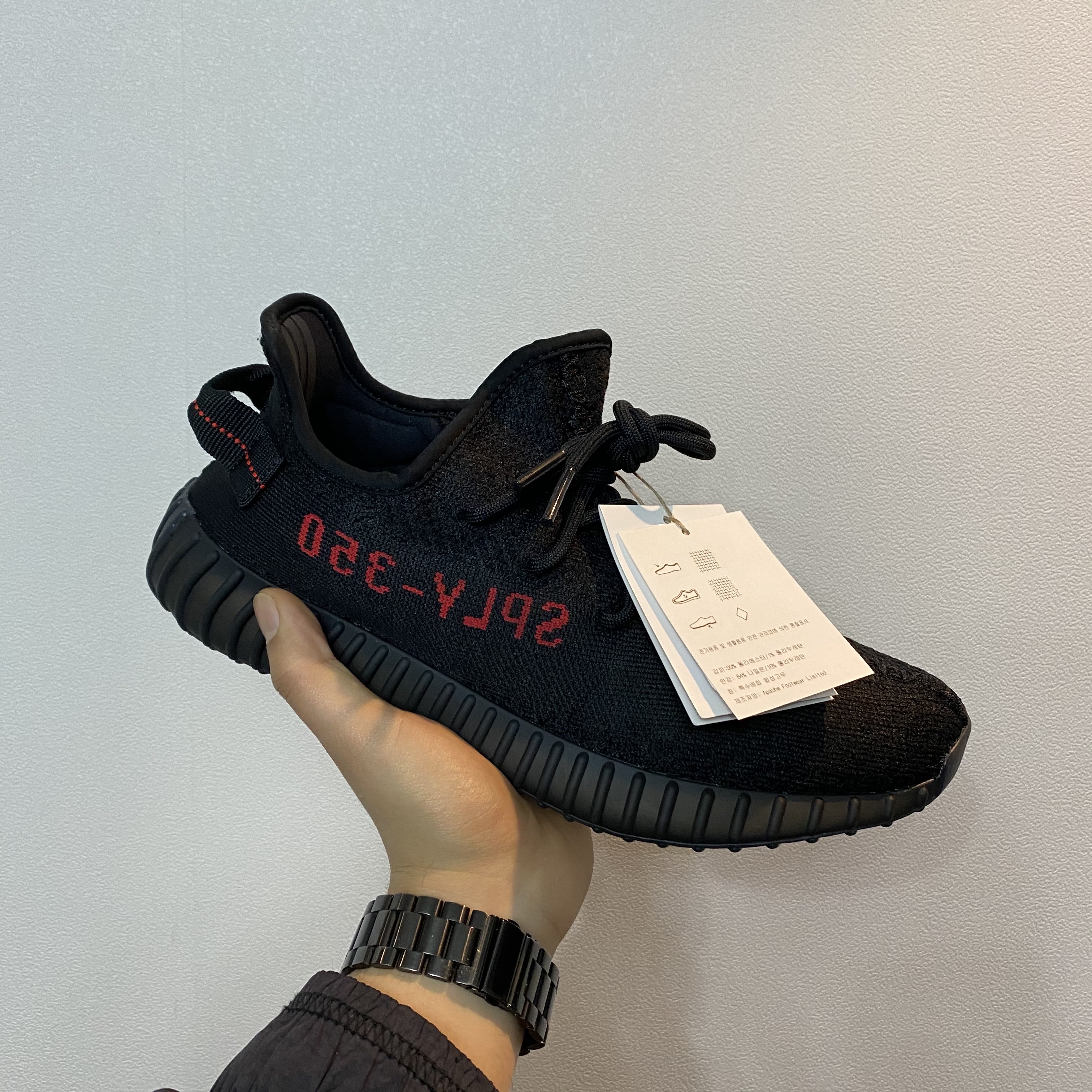 Adidas Yeezy Boost 350 V2 Black Red 2020 착용 스타일