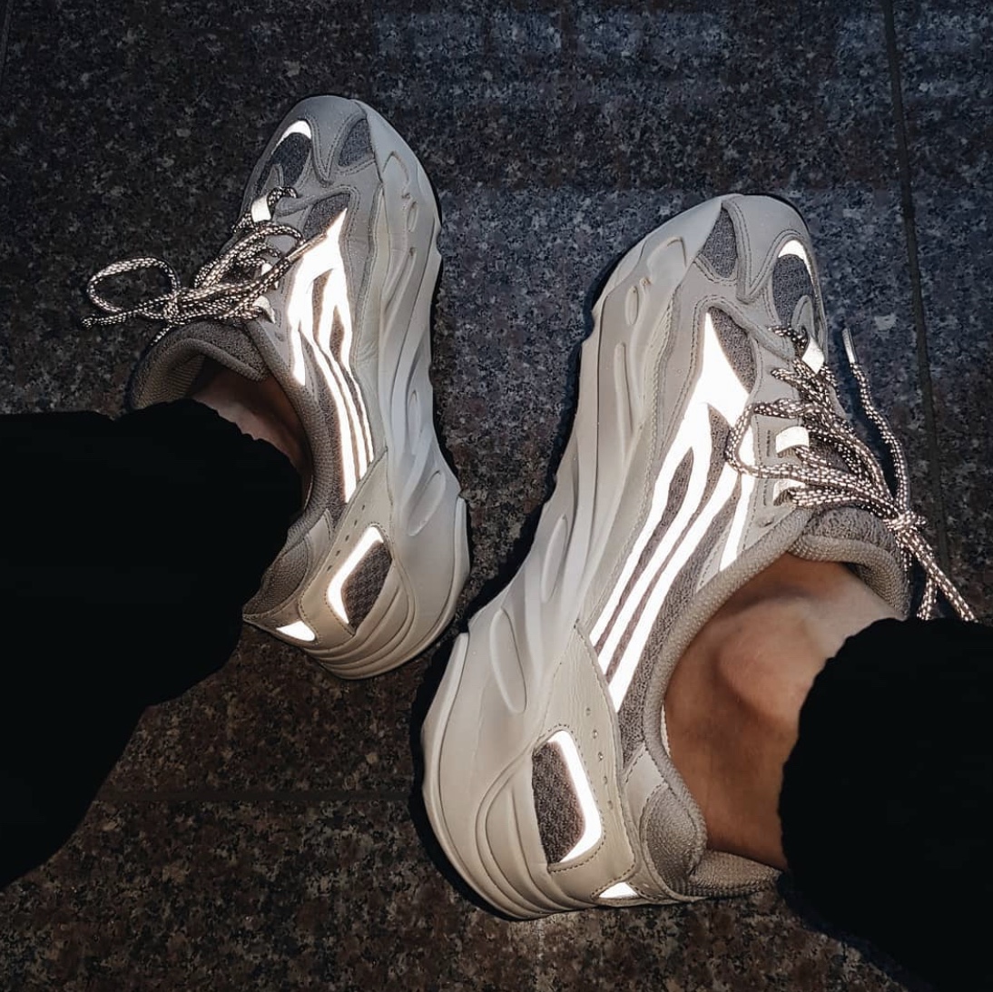 Adidas Yeezy Boost 700 V2 Static 2018 착용 스타일