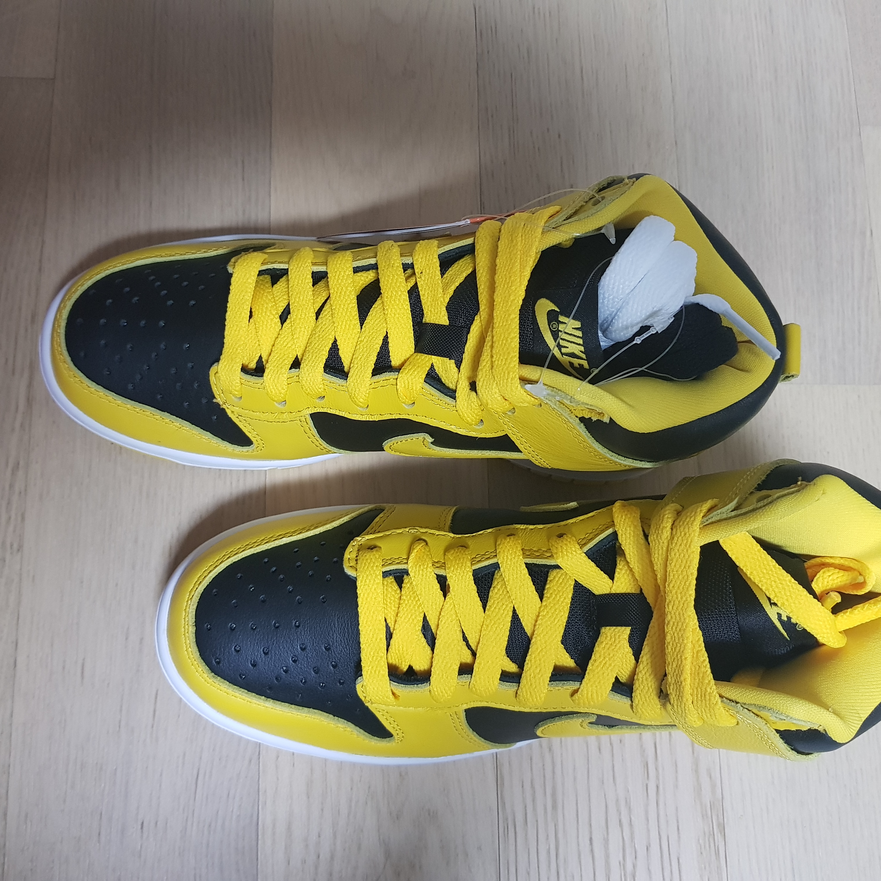 Nike Dunk High SP Varsity Maize 착용 스타일 - 2