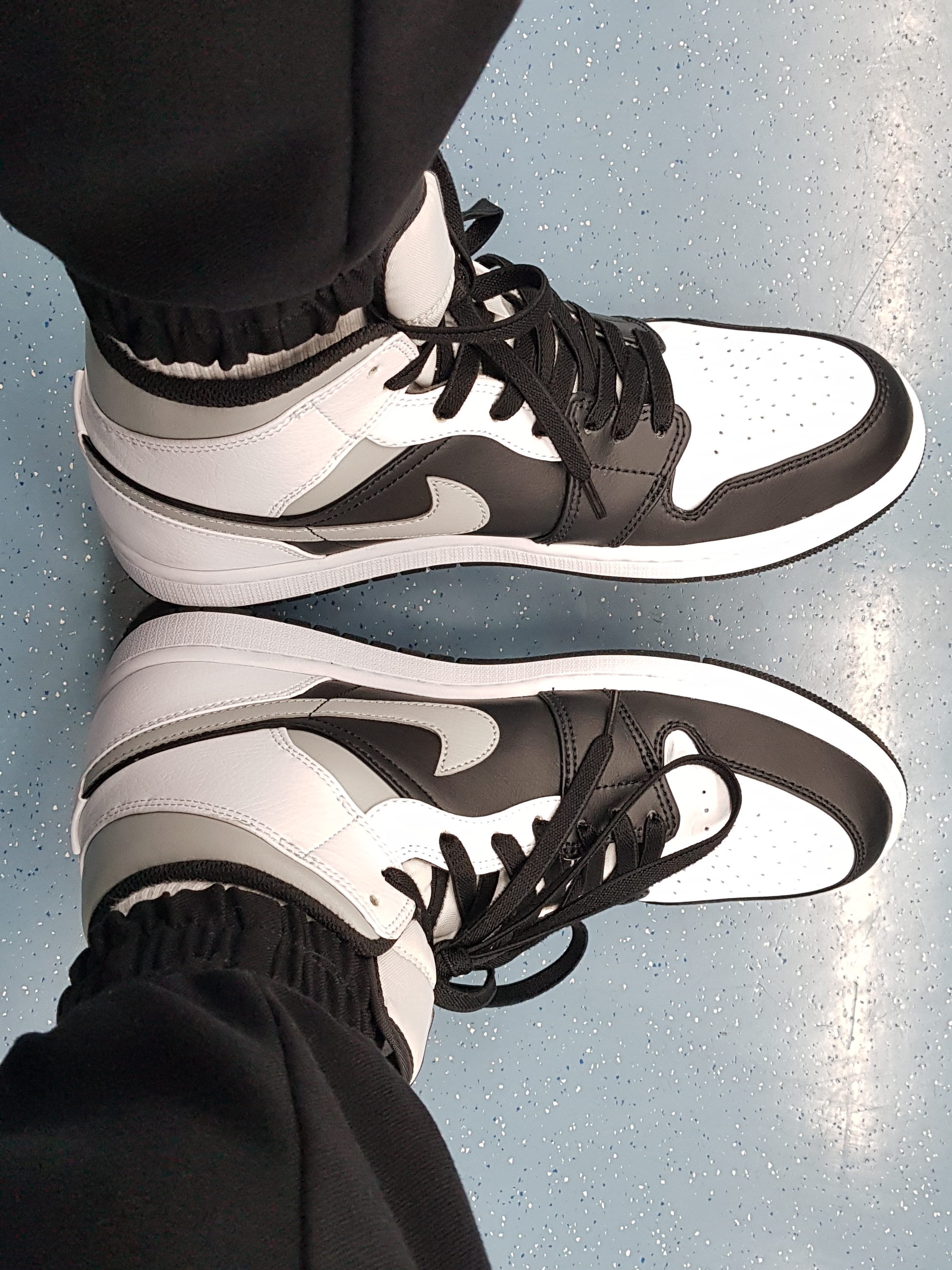 Jordan 1 Mid White Shadow 착용 스타일