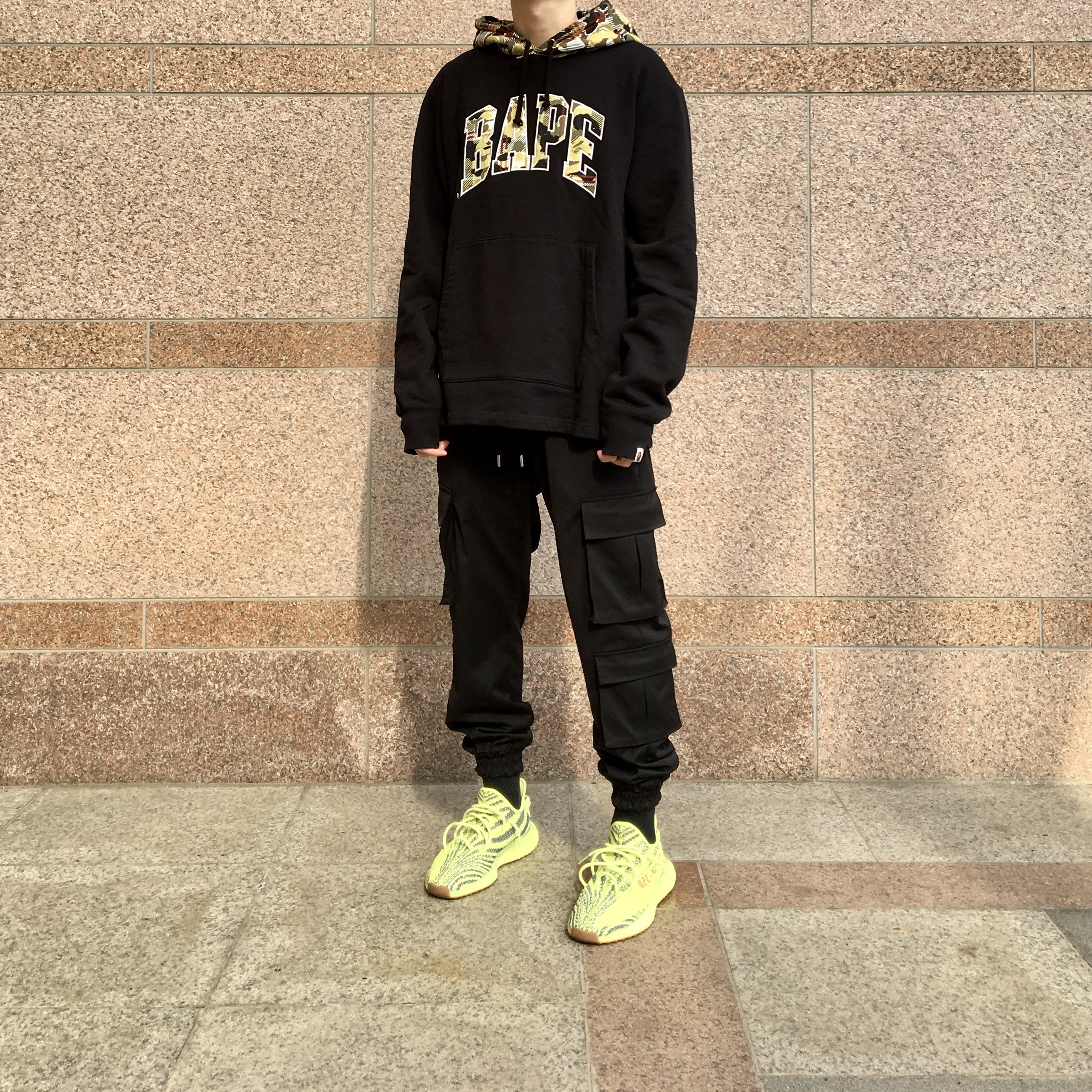 Adidas Yeezy Boost 350 V2 Semi Frozen Yellow 착용 스타일