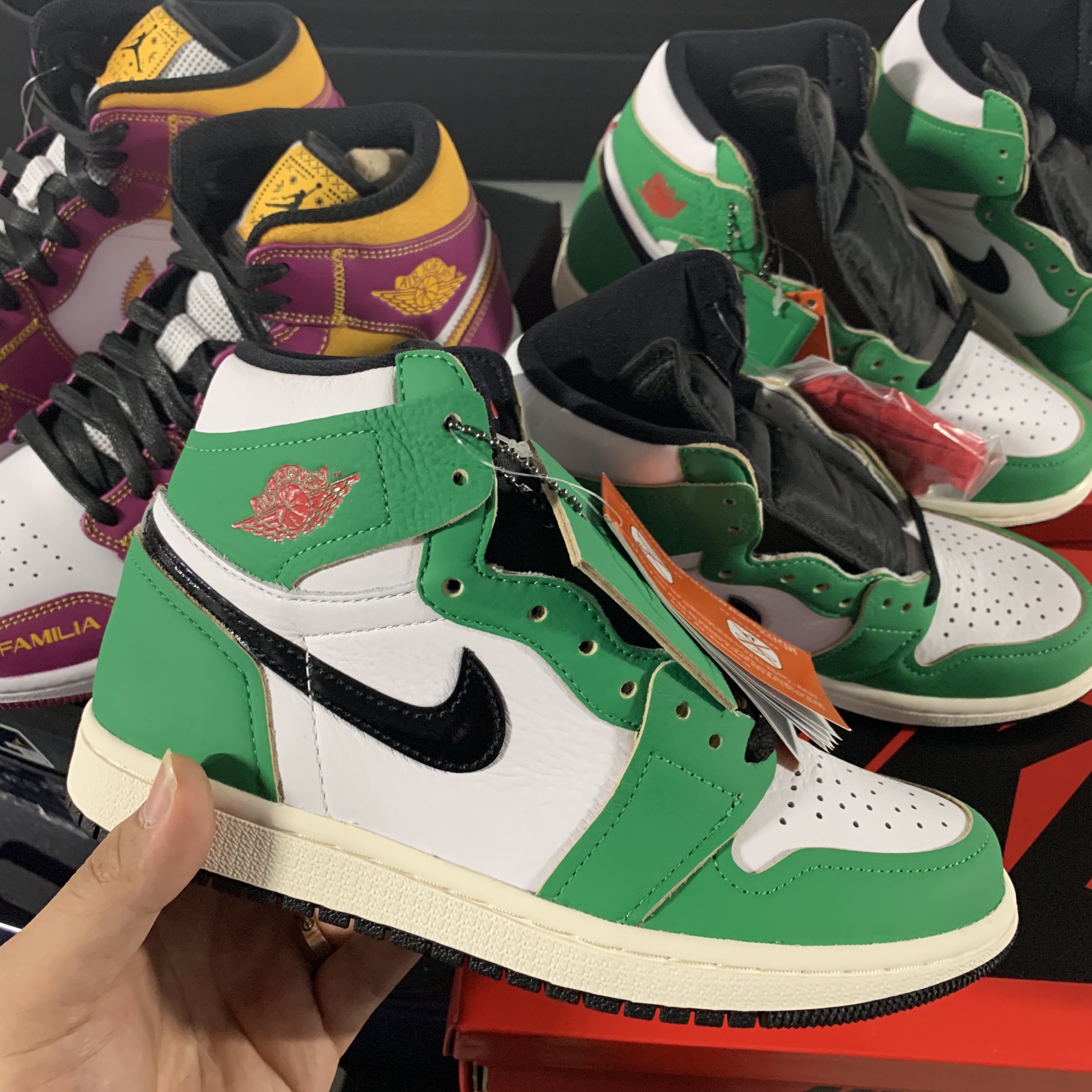 (W) Jordan 1 Retro High OG Lucky Green, Jordan 1 Mid DOD Familia 착용 스타일