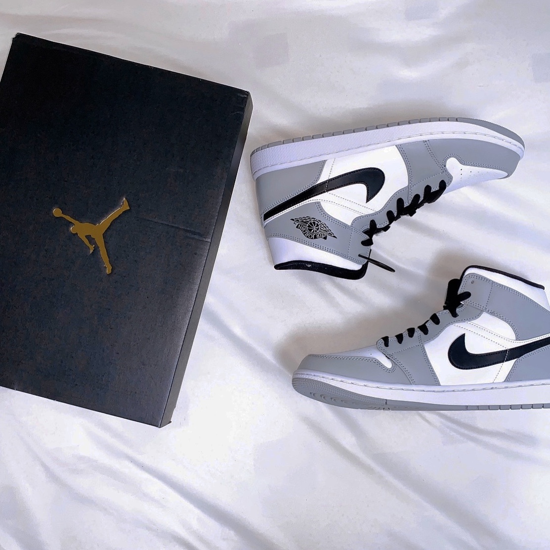 Jordan 1 Mid Light Smoke Grey 착용 스타일