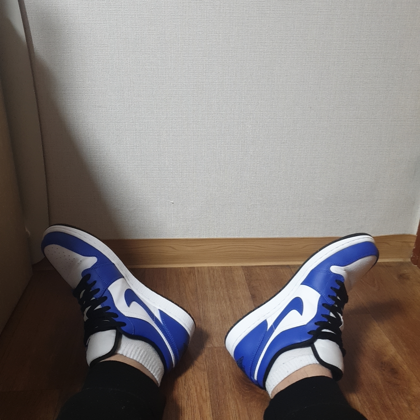 Jordan 1 Low Hyper Royal 착용 스타일